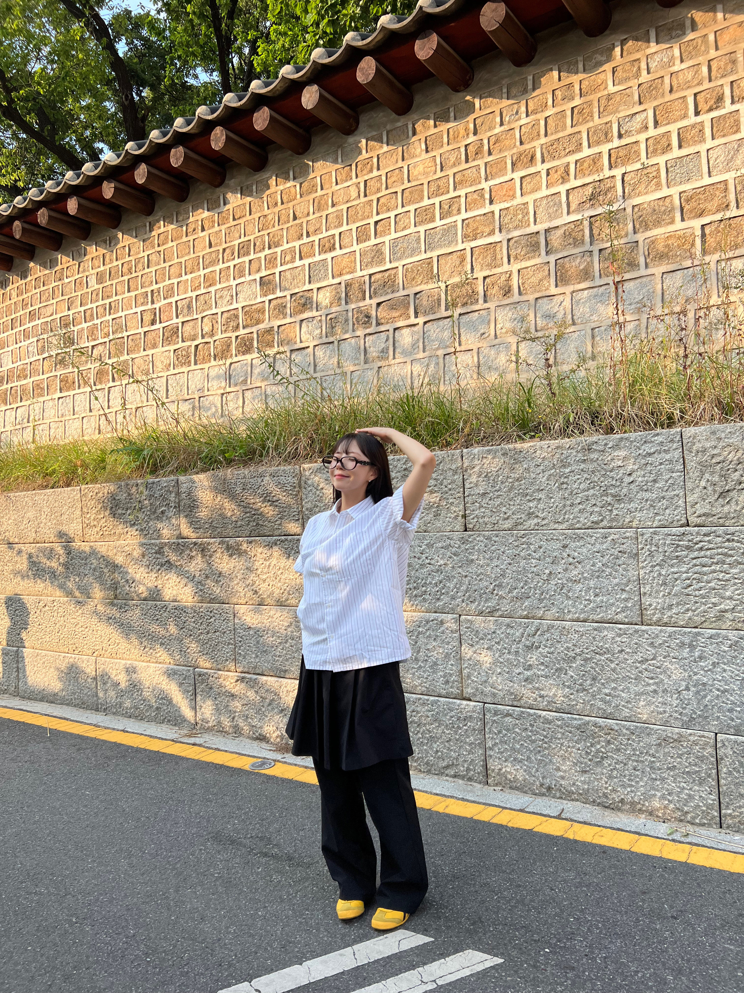 Gentle Monster x Maison Margiela MM211 Black Clear, Onitsuka Tiger Mexico 66 Yellow Black 착용 스타일 - 1