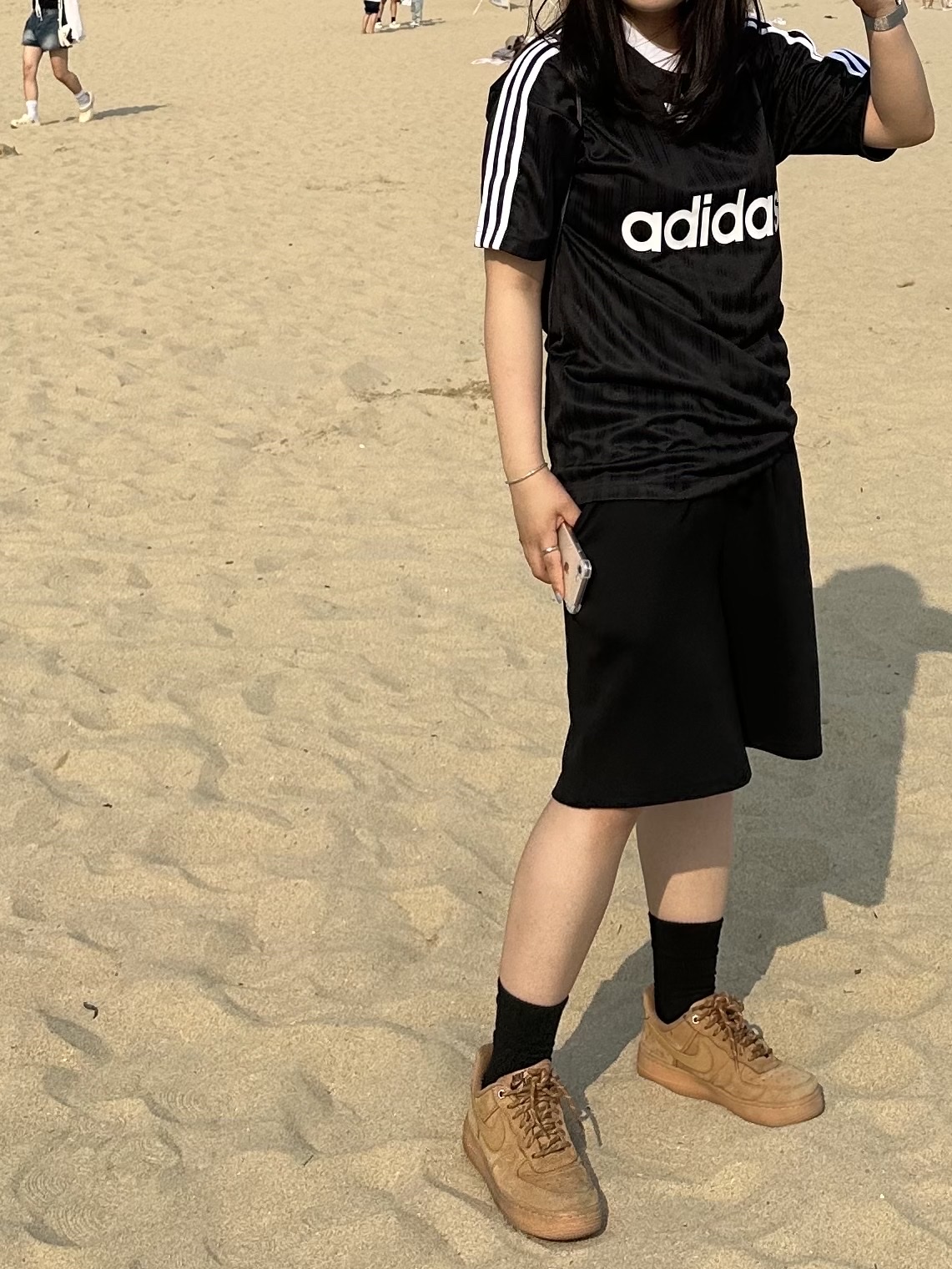 Adidas Adicolor T-Shirt Black White - KR Sizing, (W) Nike Air Force 1 '07 WB Flax Wheat 착용 스타일