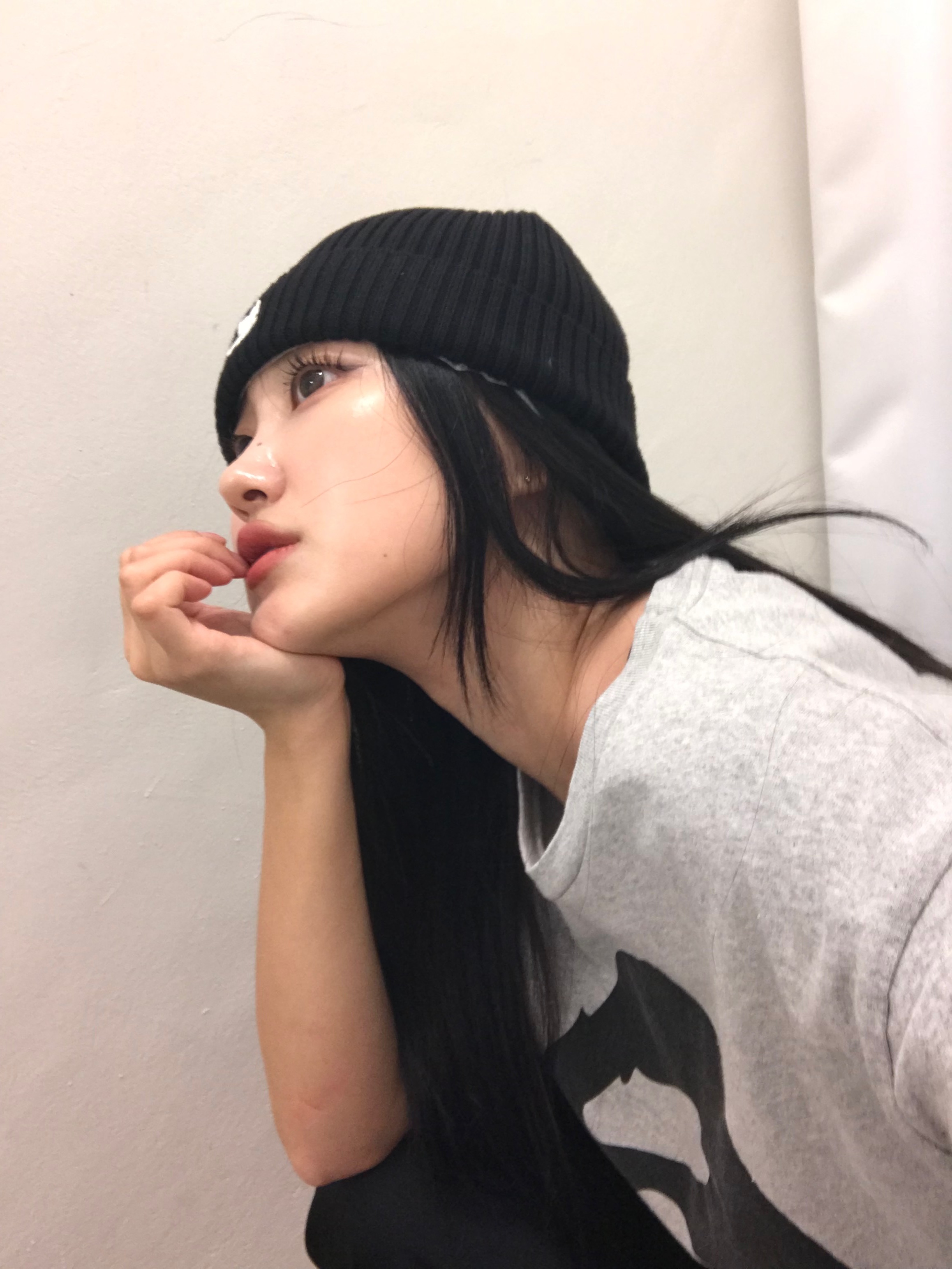 (W) Courreges AC Rib Knit Beanie Black White 착용 스타일 - 2