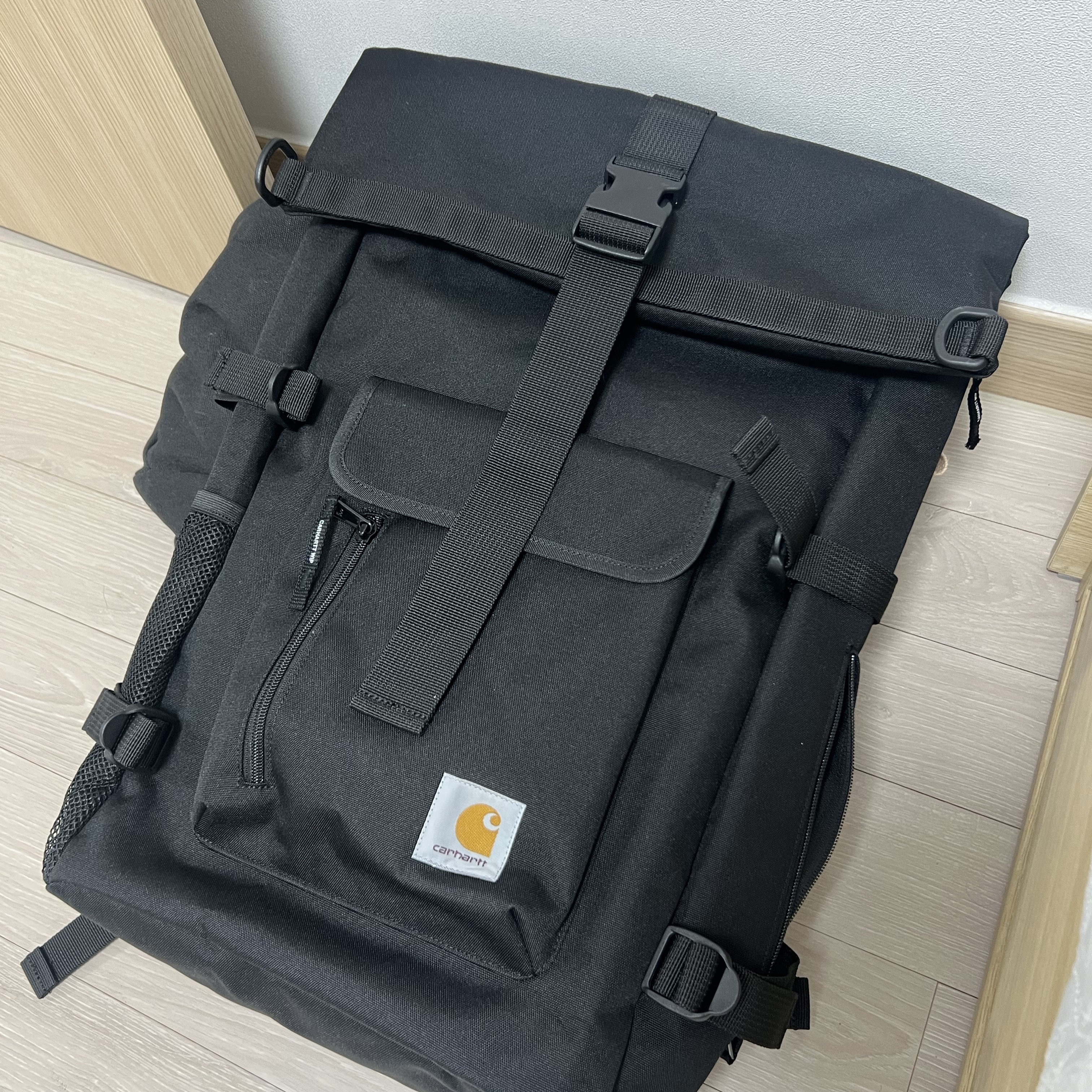 Carhartt WIP Philis Backpack Black 착용 스타일