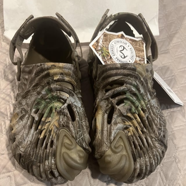 Crocs x Salehe Bembury Real Tree Camo 착용 스타일