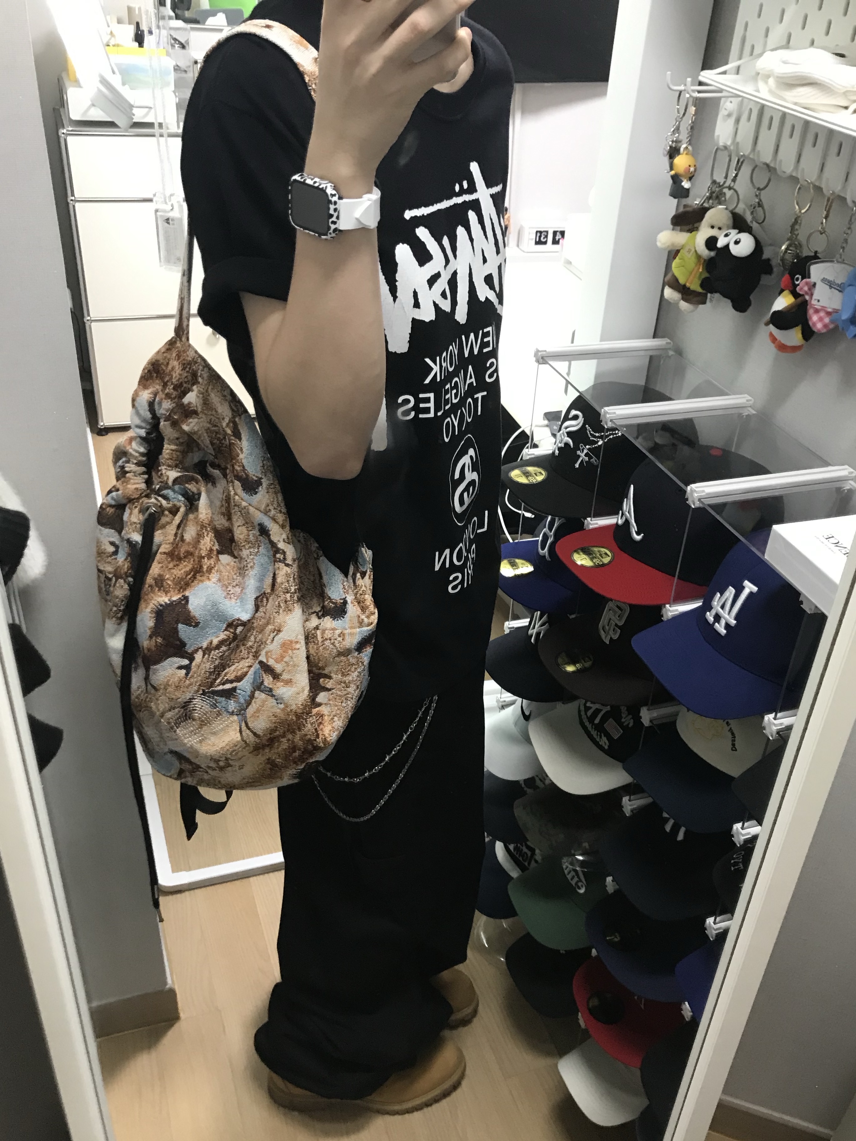 Stussy World Tour T-Shirt Black, Stussy World Tour T-Shirt Black 2023 착용 스타일