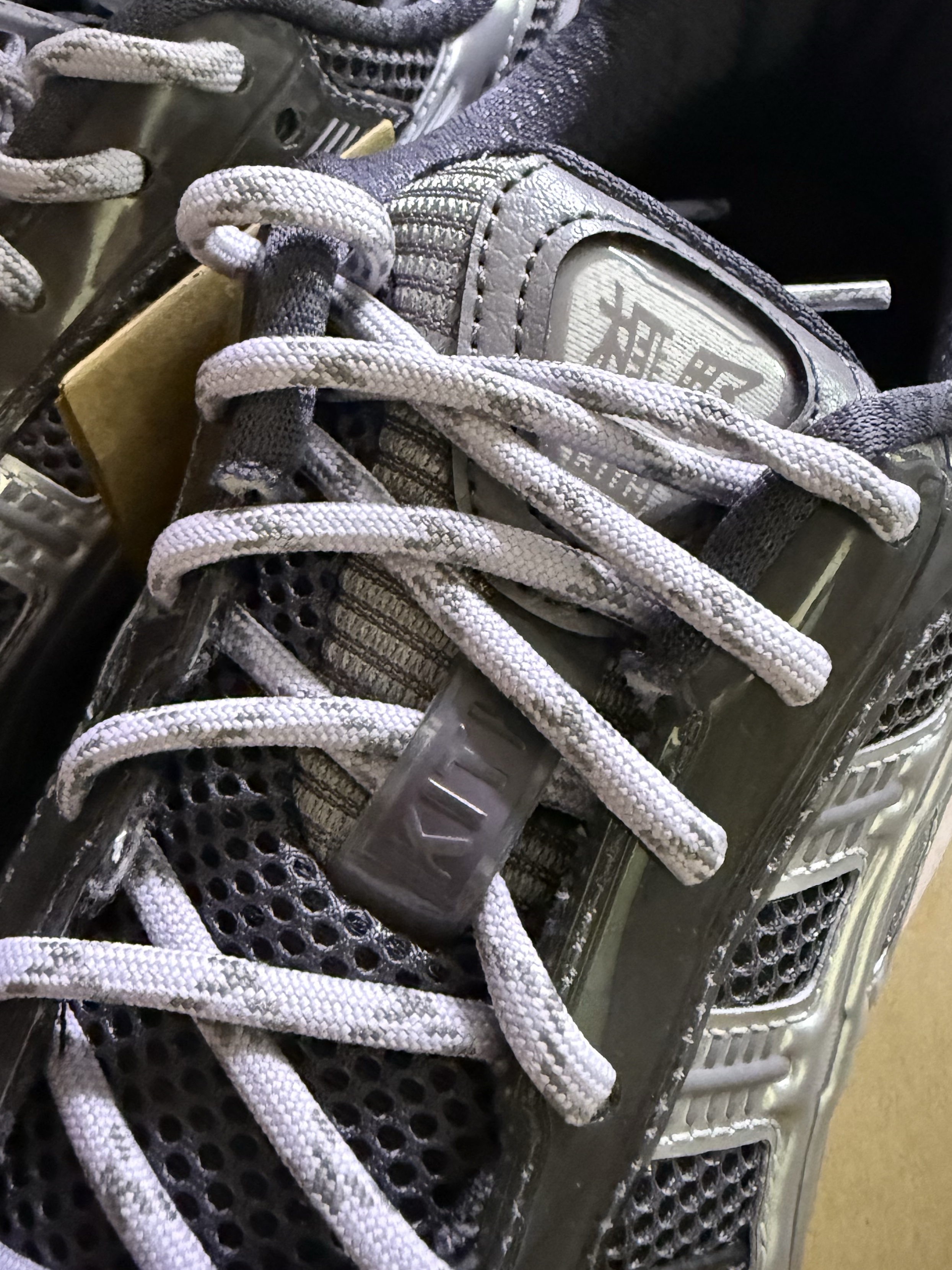 Asics x Kith Gel-Kayano 12.1 Tornado Pure Silver 착용 스타일 - 2