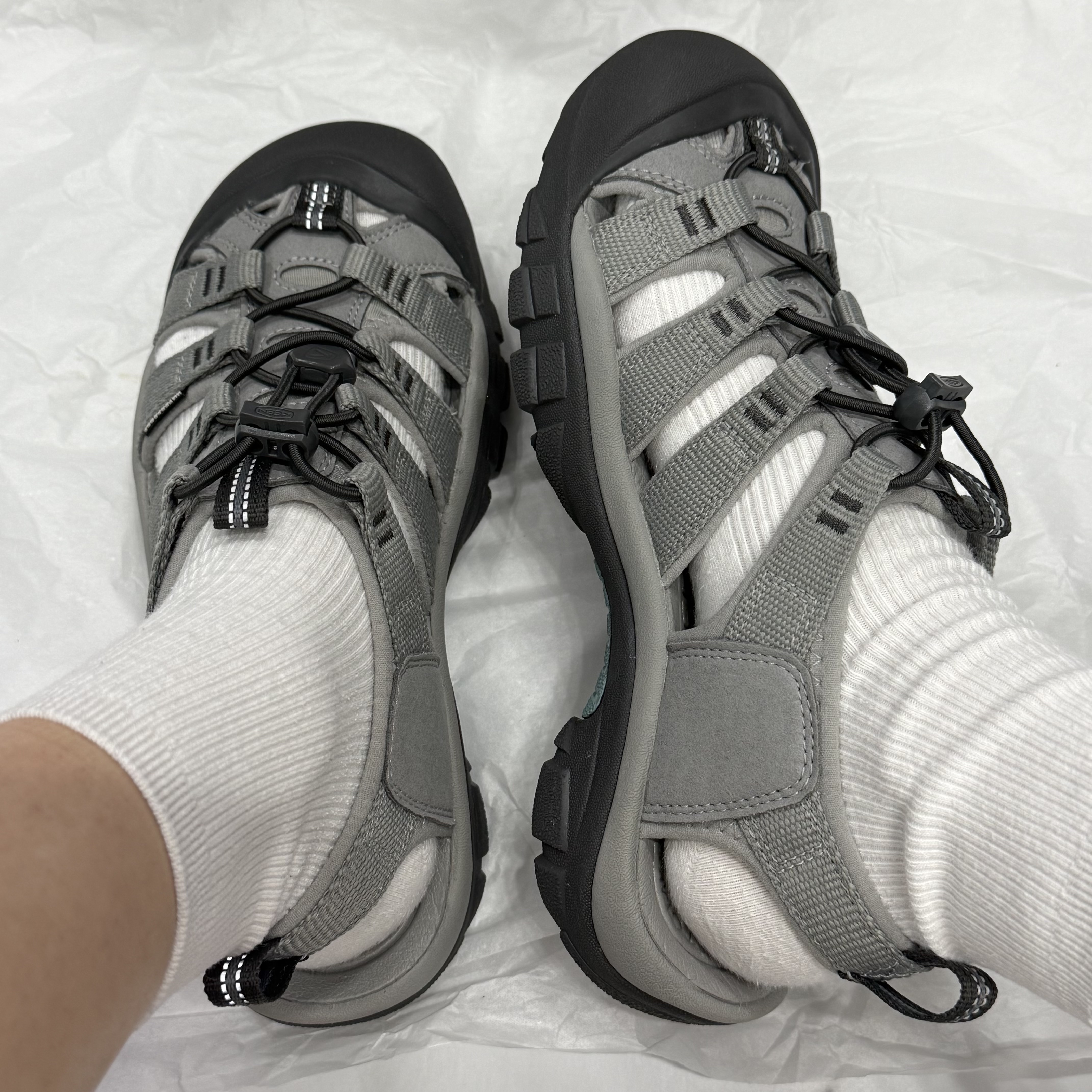 (W) Keen Newport H2 Grey Smoke Blue 착용 스타일 - 2