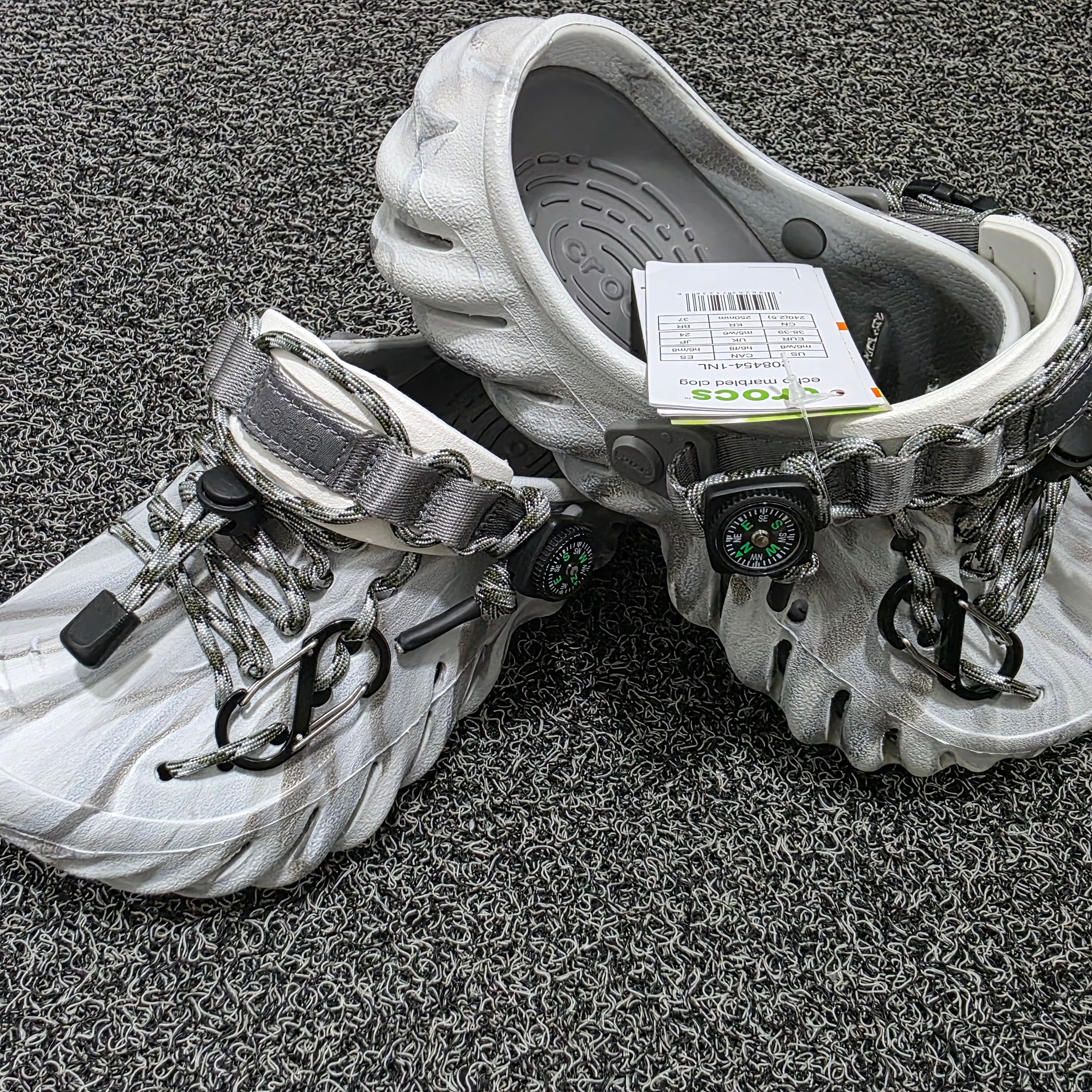 Crocs Echo Marbled Clog Moonlight Multi 착용 스타일