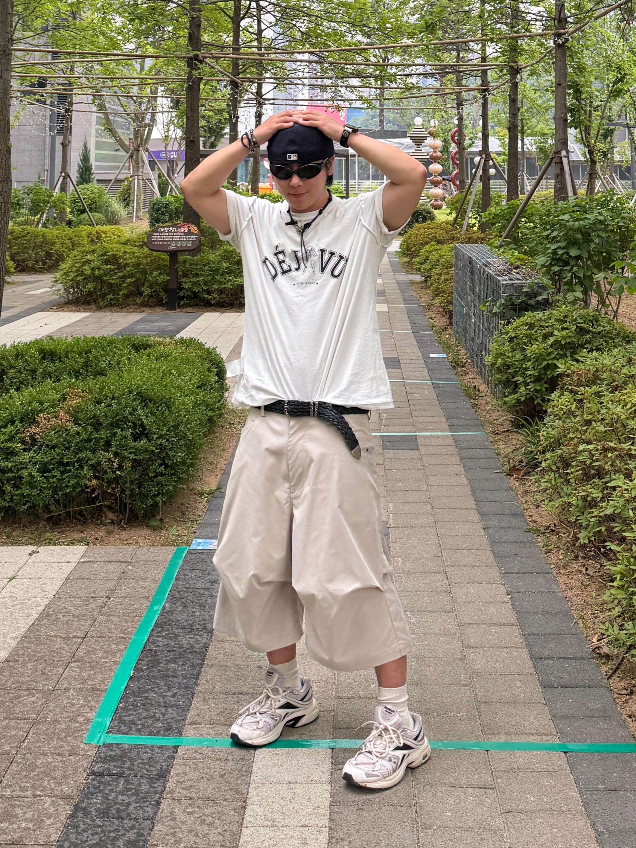 Nonnod Alpine Carpenter Shorts Beige, Nonnod Alpine Carpenter Shorts Beige 착용 스타일 - 4