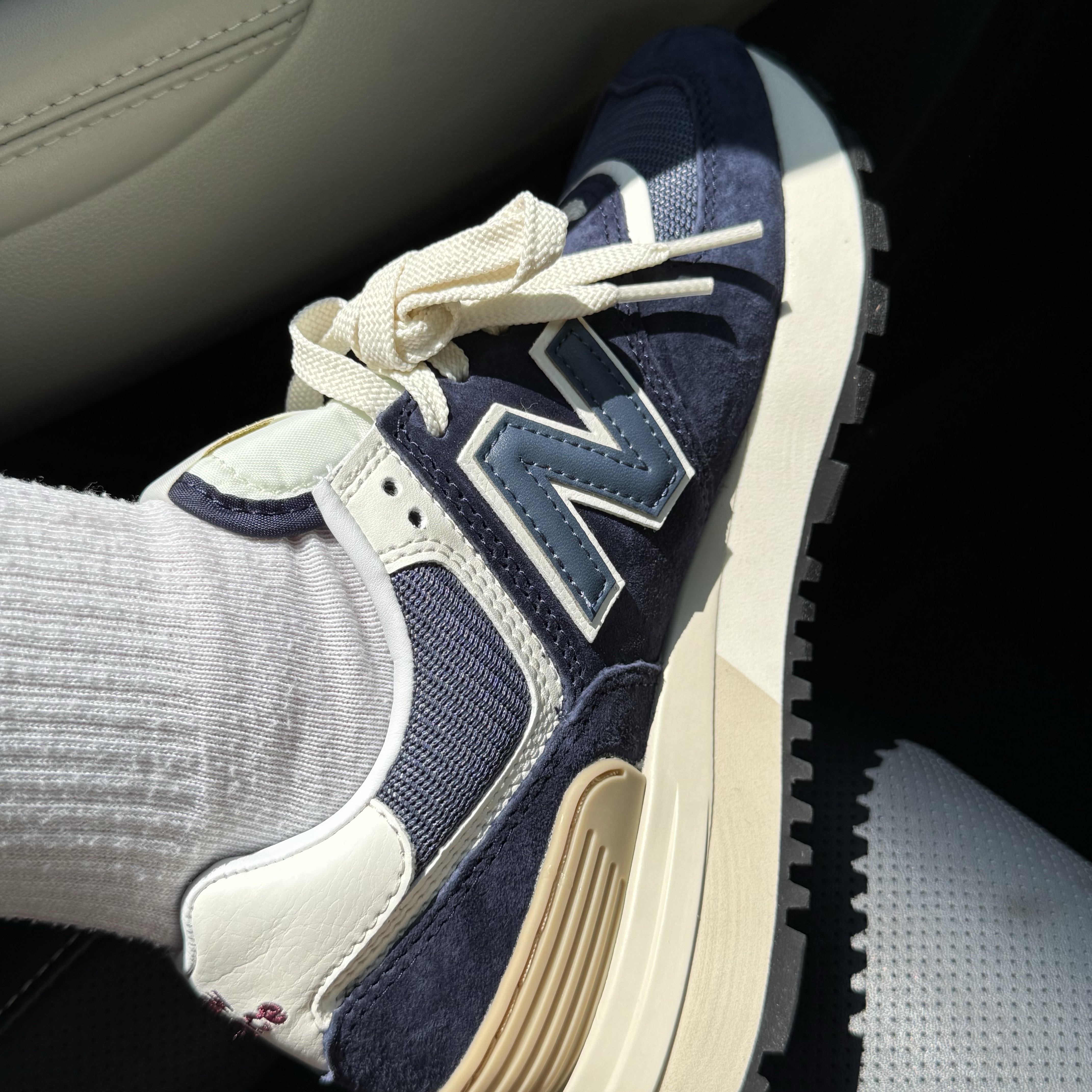 New Balance 574 Legacy Navy 착용 스타일 - 2