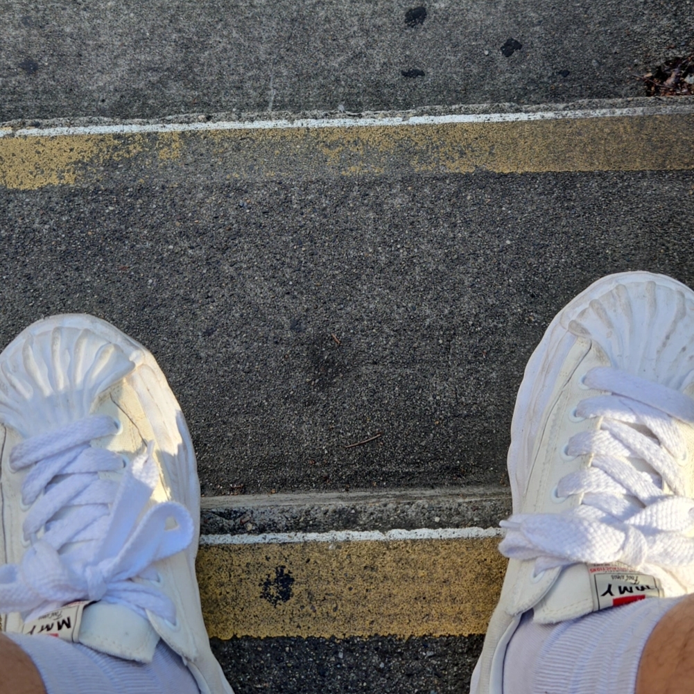 Maison Mihara Yasuhiro Blakey OG Sole Canvas Low-top Sneakers White 착용 스타일 - 4