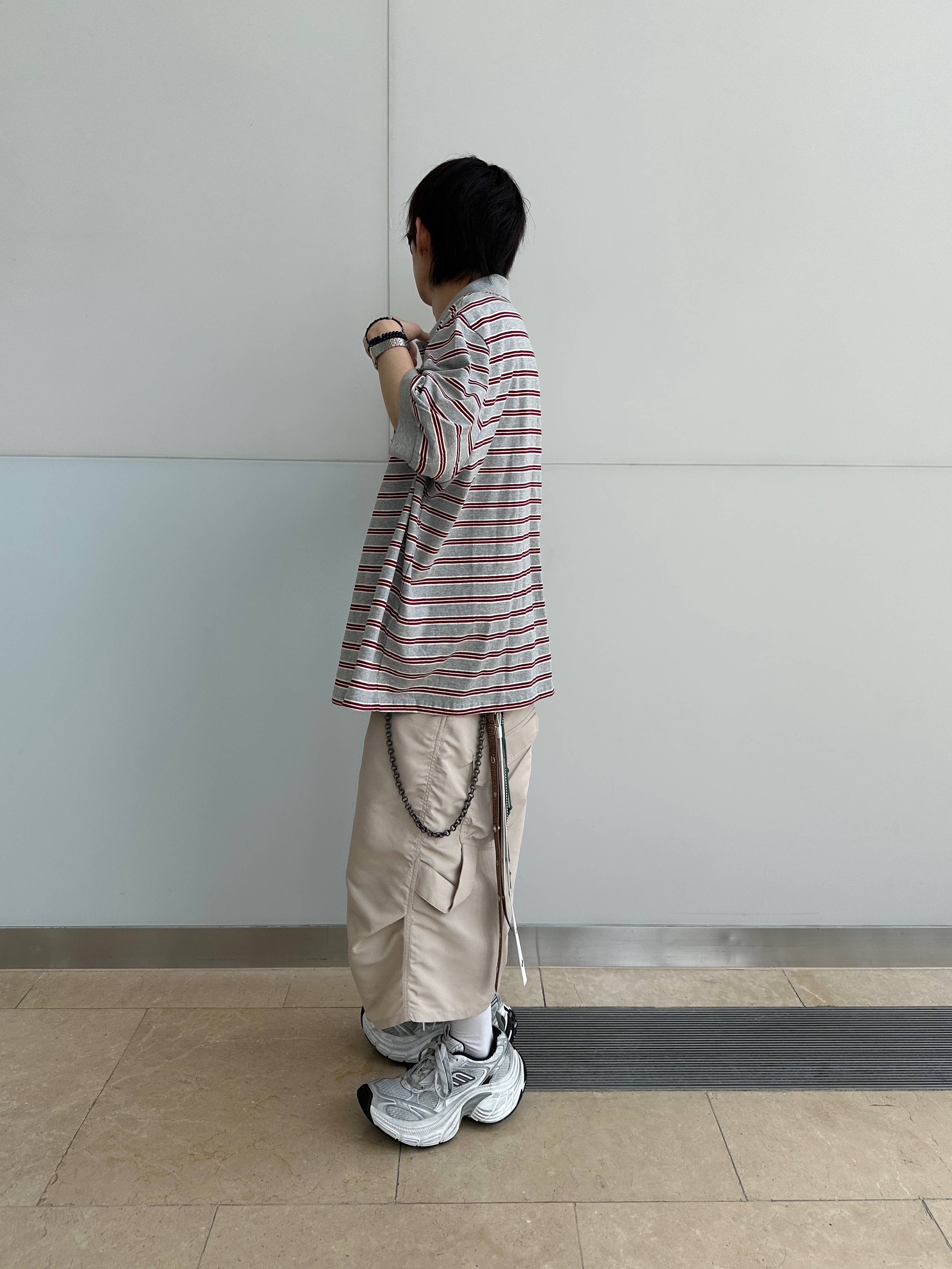 [KREAM 단독] MJD Oversized Stripe Polo Melange Grey, Kamien Titan Bermuda Pants Light Beige 착용 스타일 - 3