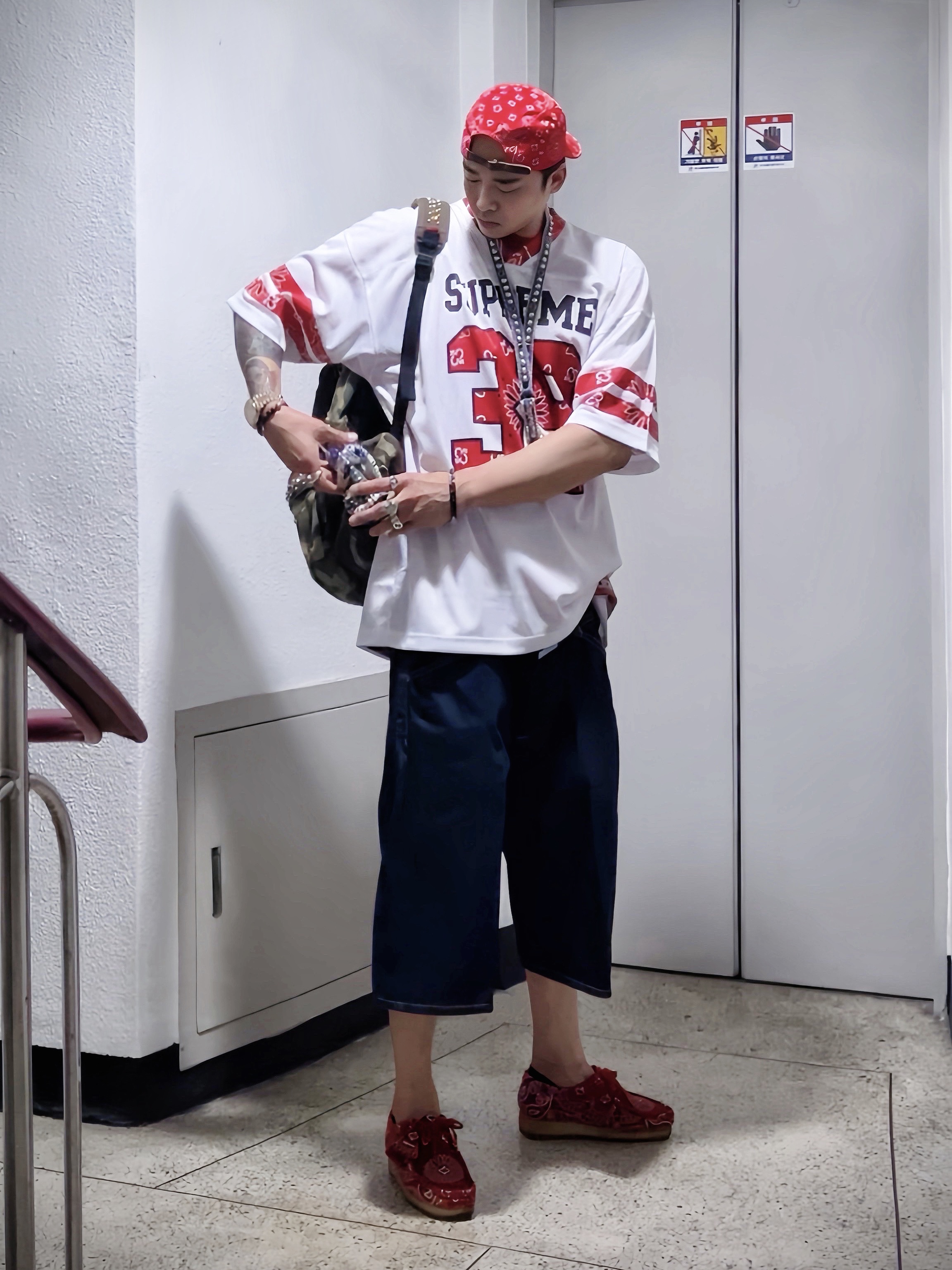 Supreme Bandana Camp Cap Red - 21SS, Supreme Small Box T-Shirt Red Bandana - 21SS 착용 스타일 - 2