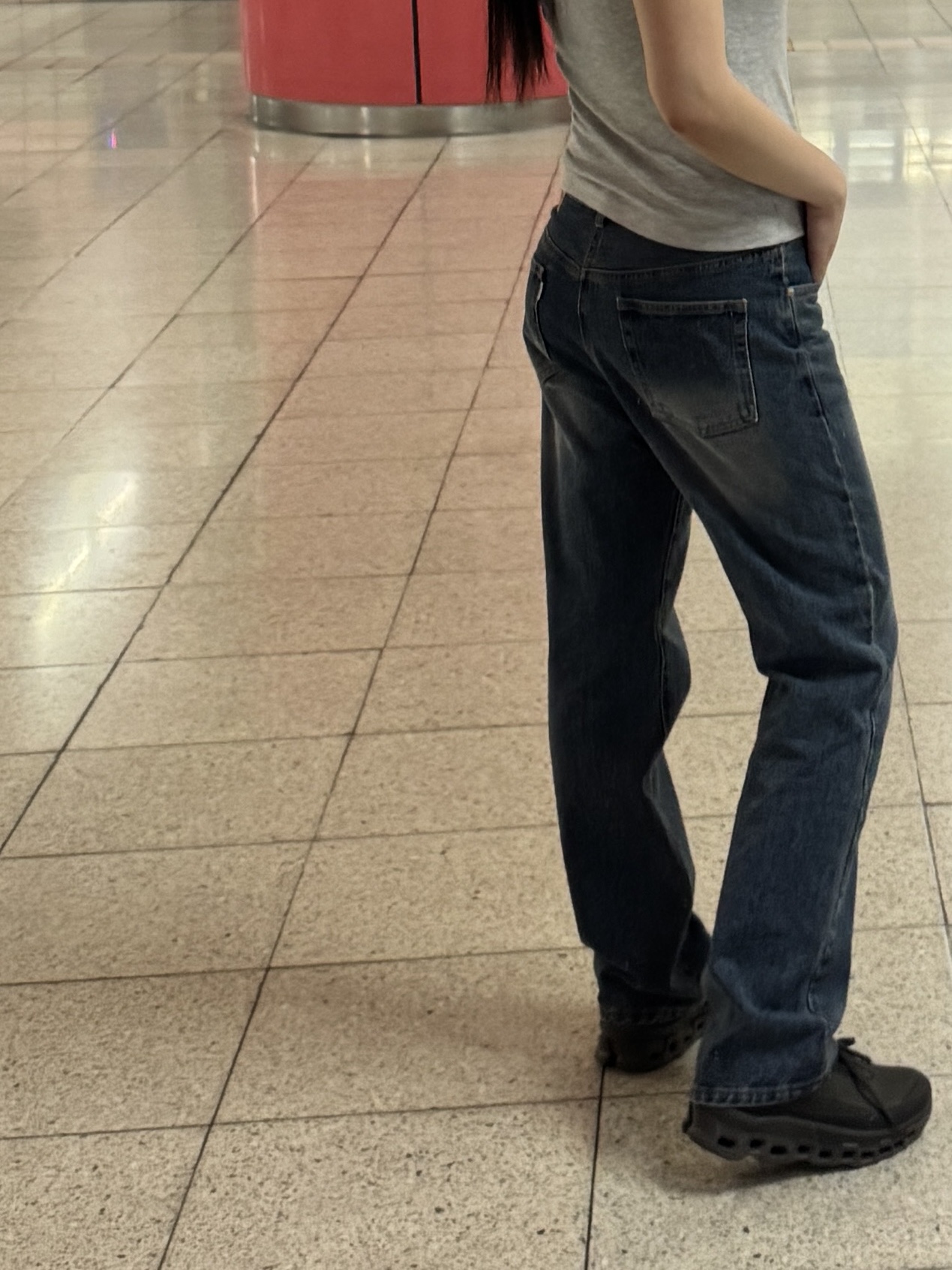 Safarispot Authentic Loose Straight Jeans - Medium Blue, Safarispot Authentic Loose Straight Jeans - Black 착용 스타일