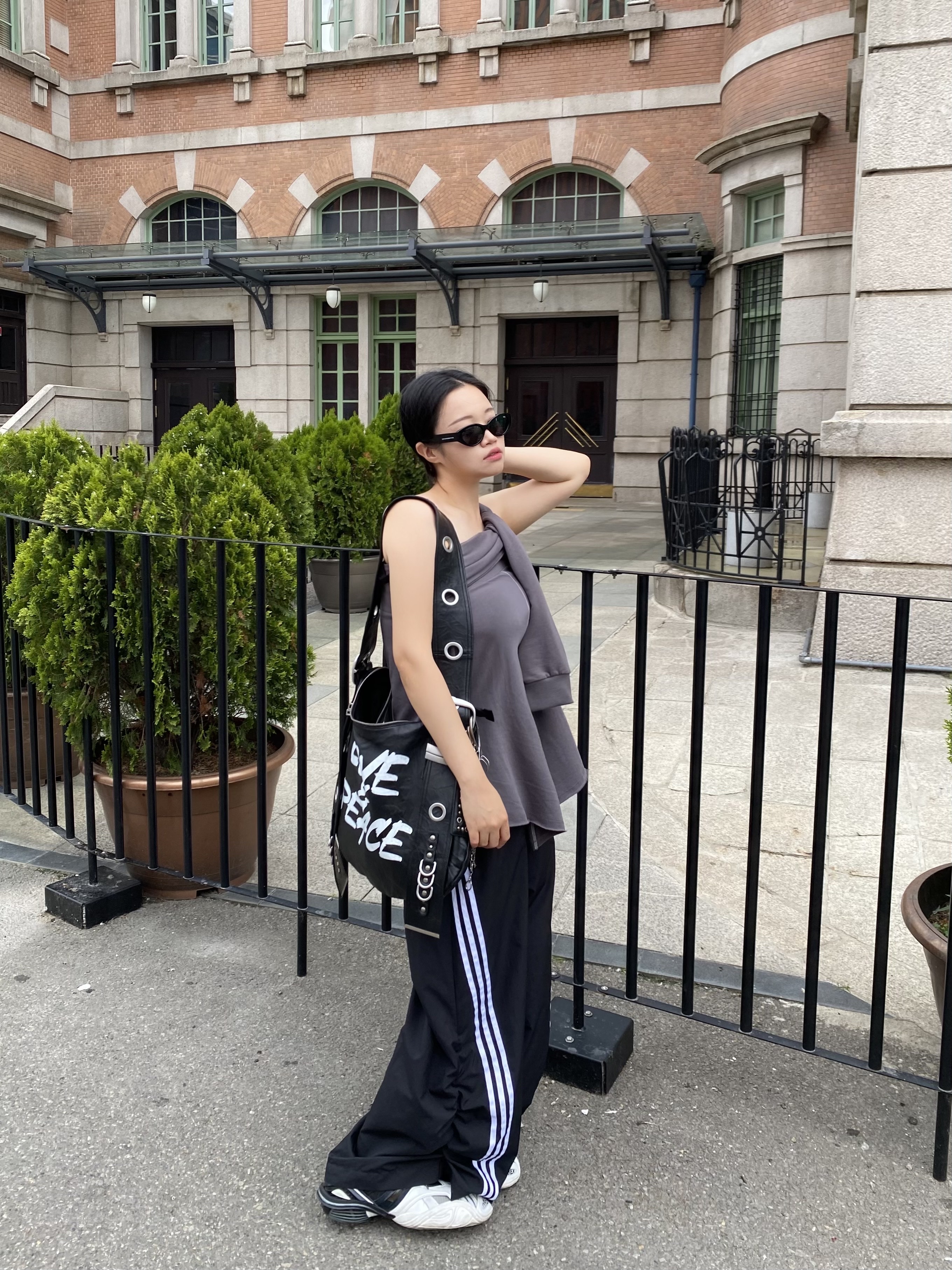 (W) Balenciaga Tyrex Sneakers Black White, (W) Adidas Adilenium Season 2 Oversized Zip Off Track Pants Gender Neutral Black - KR Sizing 착용 스타일
