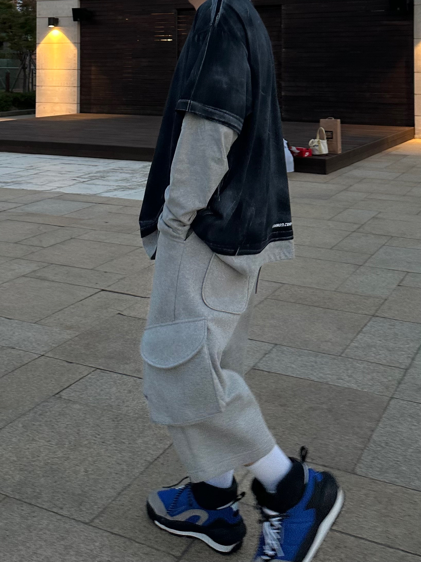 MJD x AAO Wide Cargo Bermuda Pants Grey, Nike x Sacai Magmascape SP Varsity Royal 착용 스타일 - 1