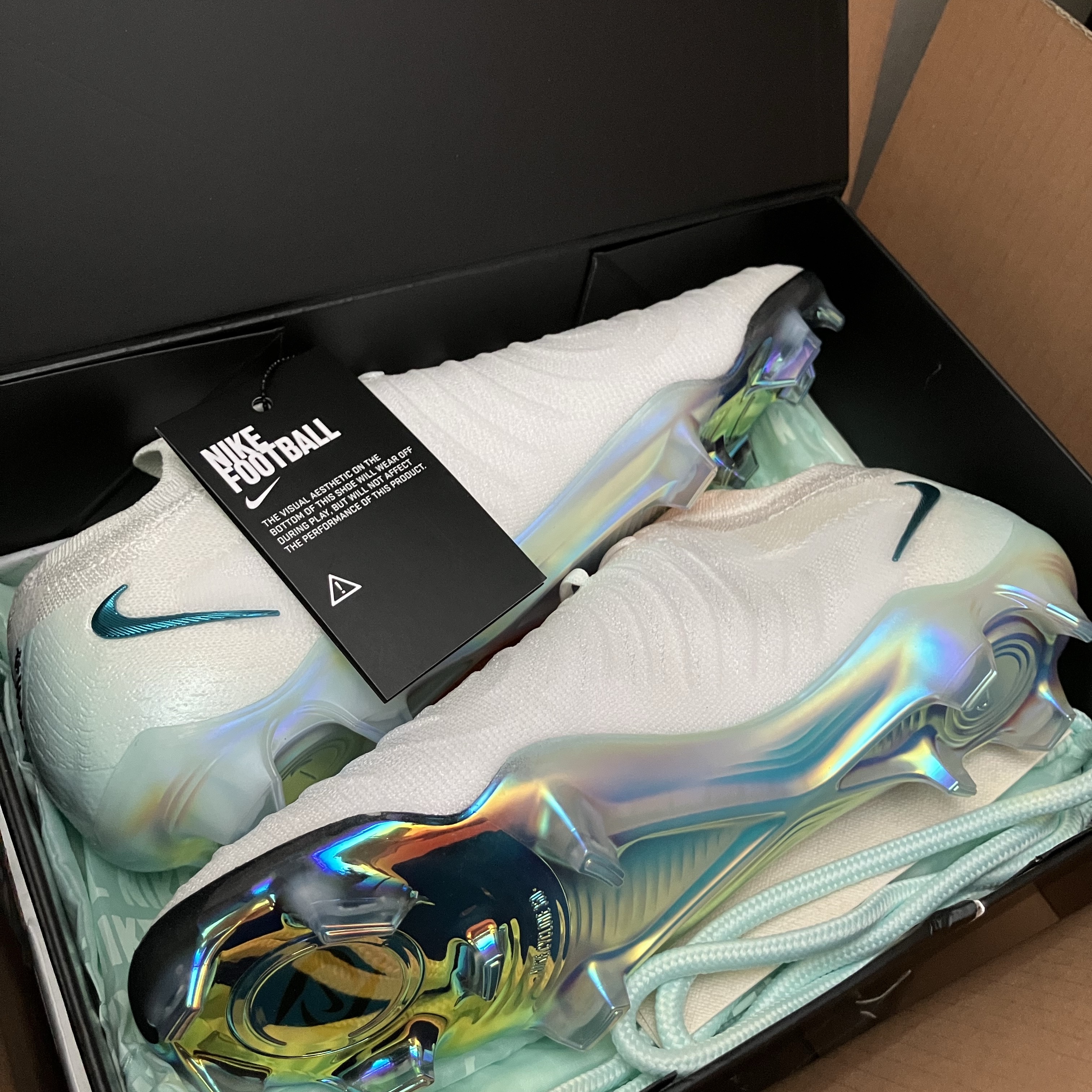 Nike Phantom GX 2 Elite LV8 FG White Multi Colour 착용 스타일