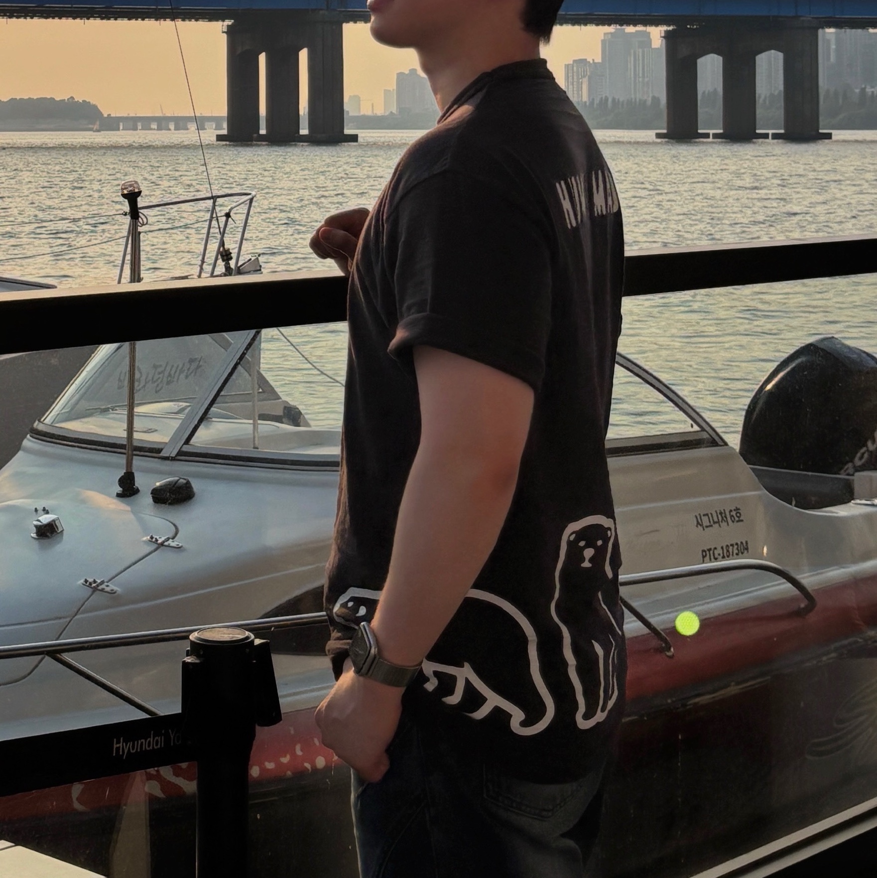 Human Made Graphic T-Shirt Black 착용 스타일 - 2
