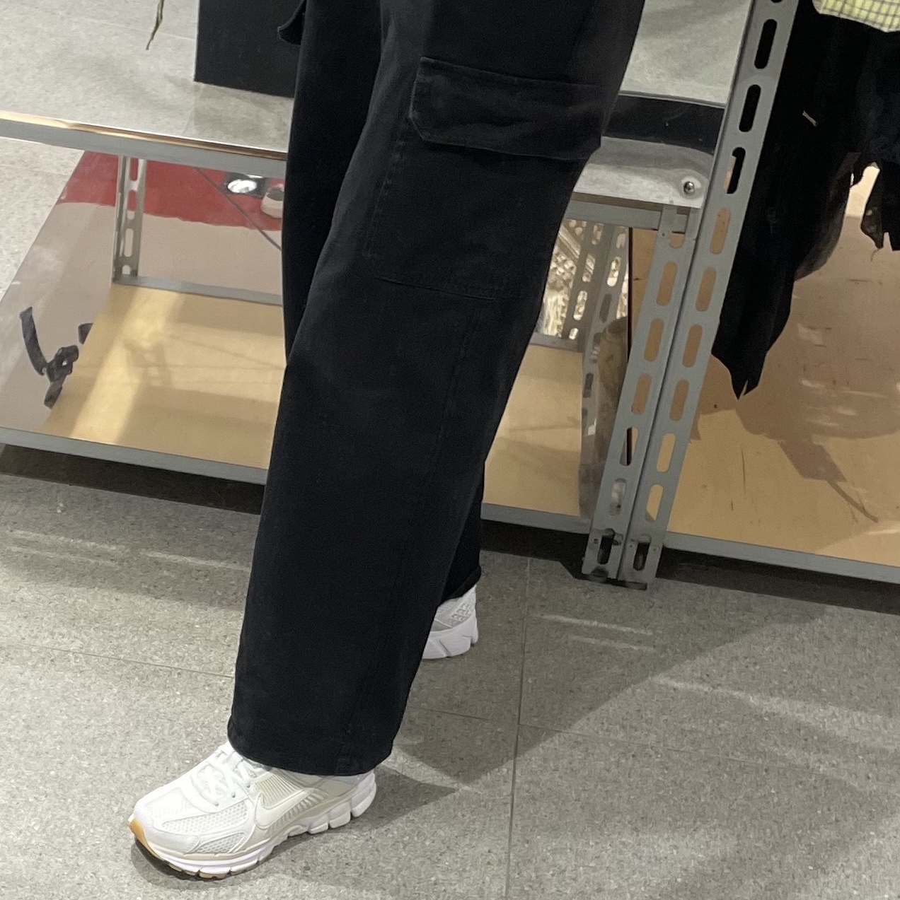 (W) Nike Zoom Vomero 5 White Phantom 착용 스타일