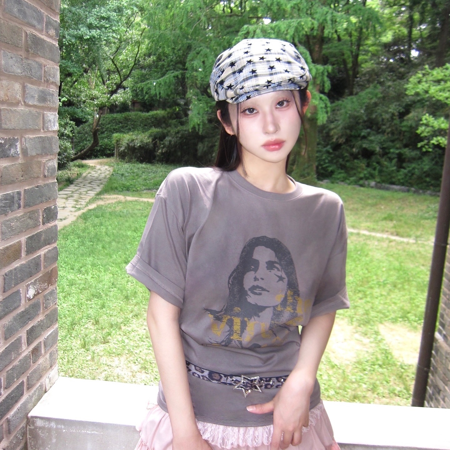 Thevinylhouse Vintage Woman Tee Mocha 착용 스타일