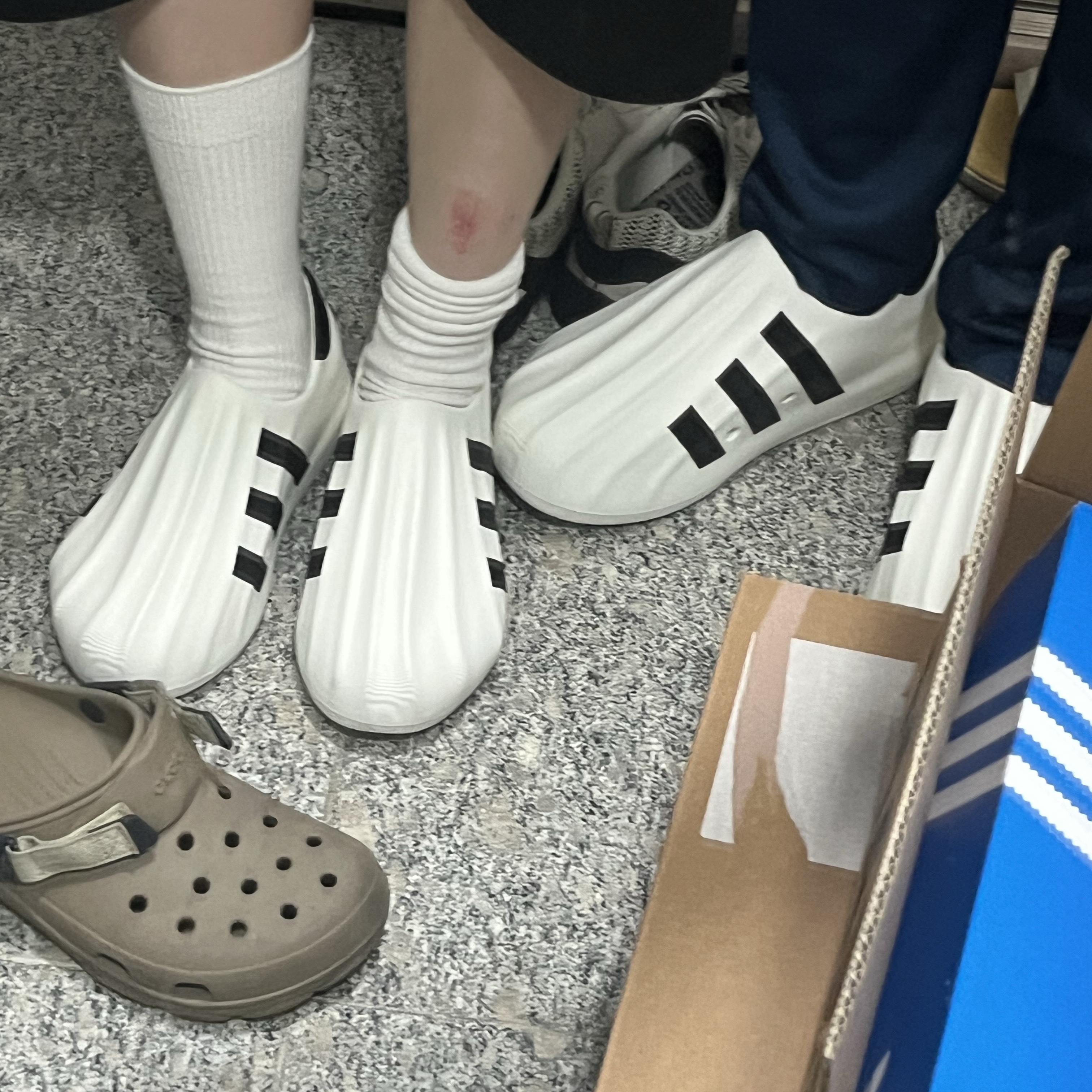Adidas Adifom Superstar Core White 착용 스타일