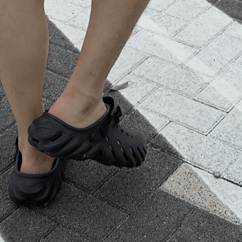 Crocs Echo Clog Black 착용 스타일