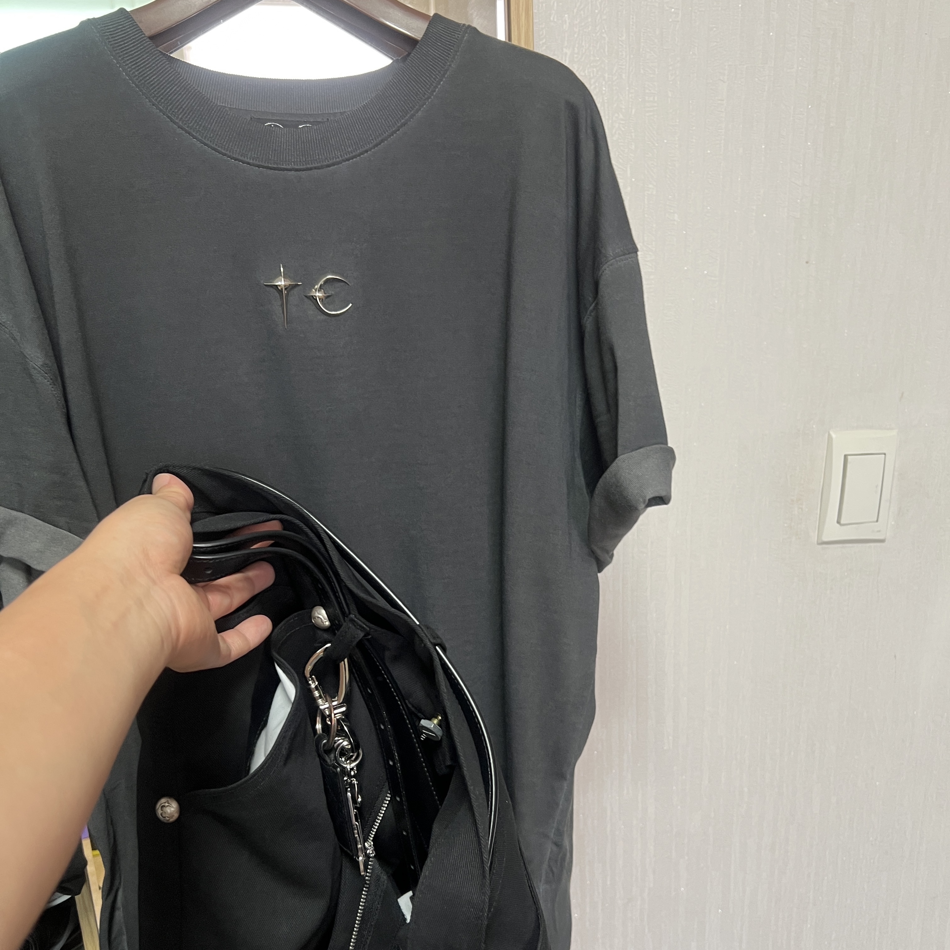 Thug Club TC Basic T-Shirt Black, Thug Club Thug Pants (2) Black 착용 스타일