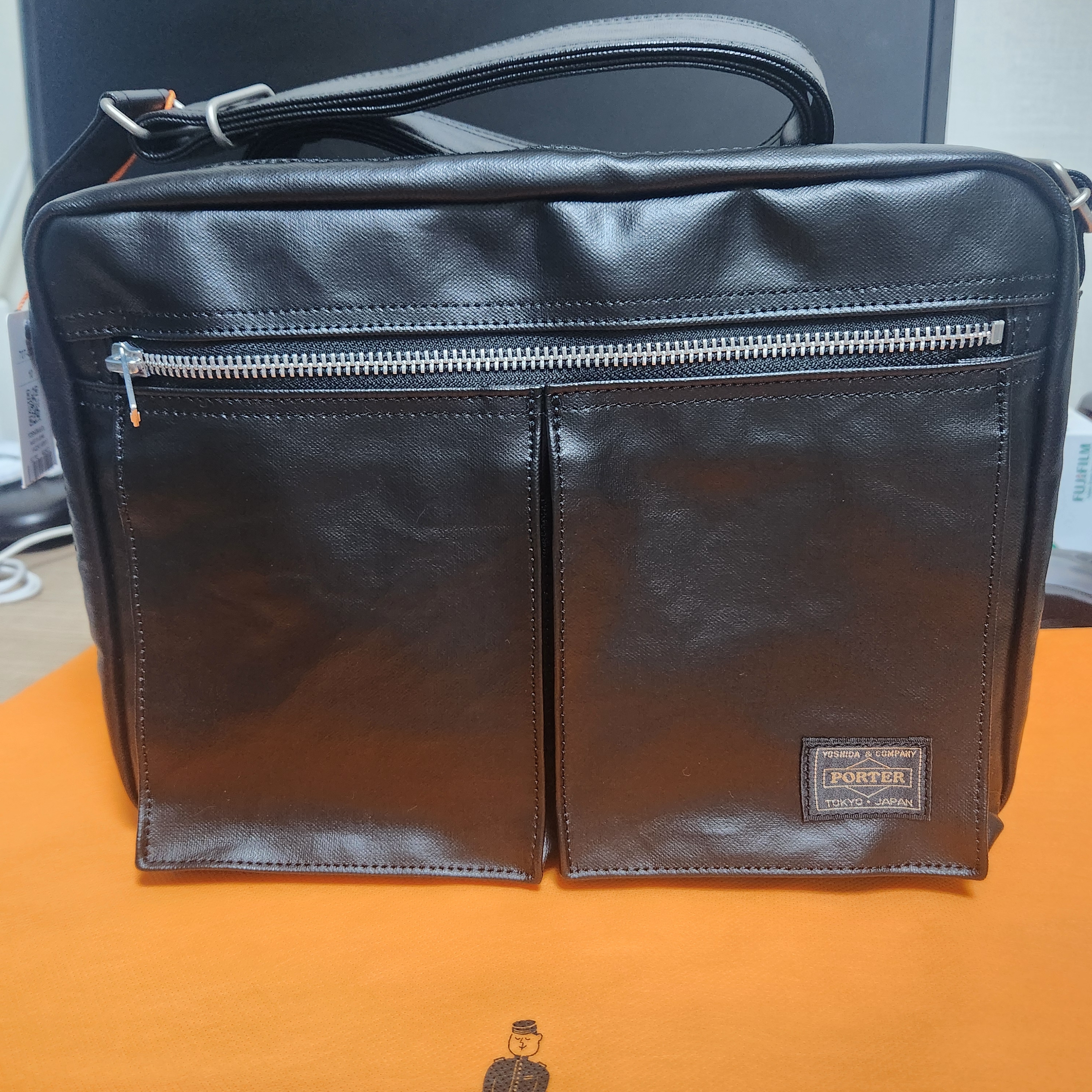 Porter Free Style Shoulder Bag L Black 착용 스타일 - 1