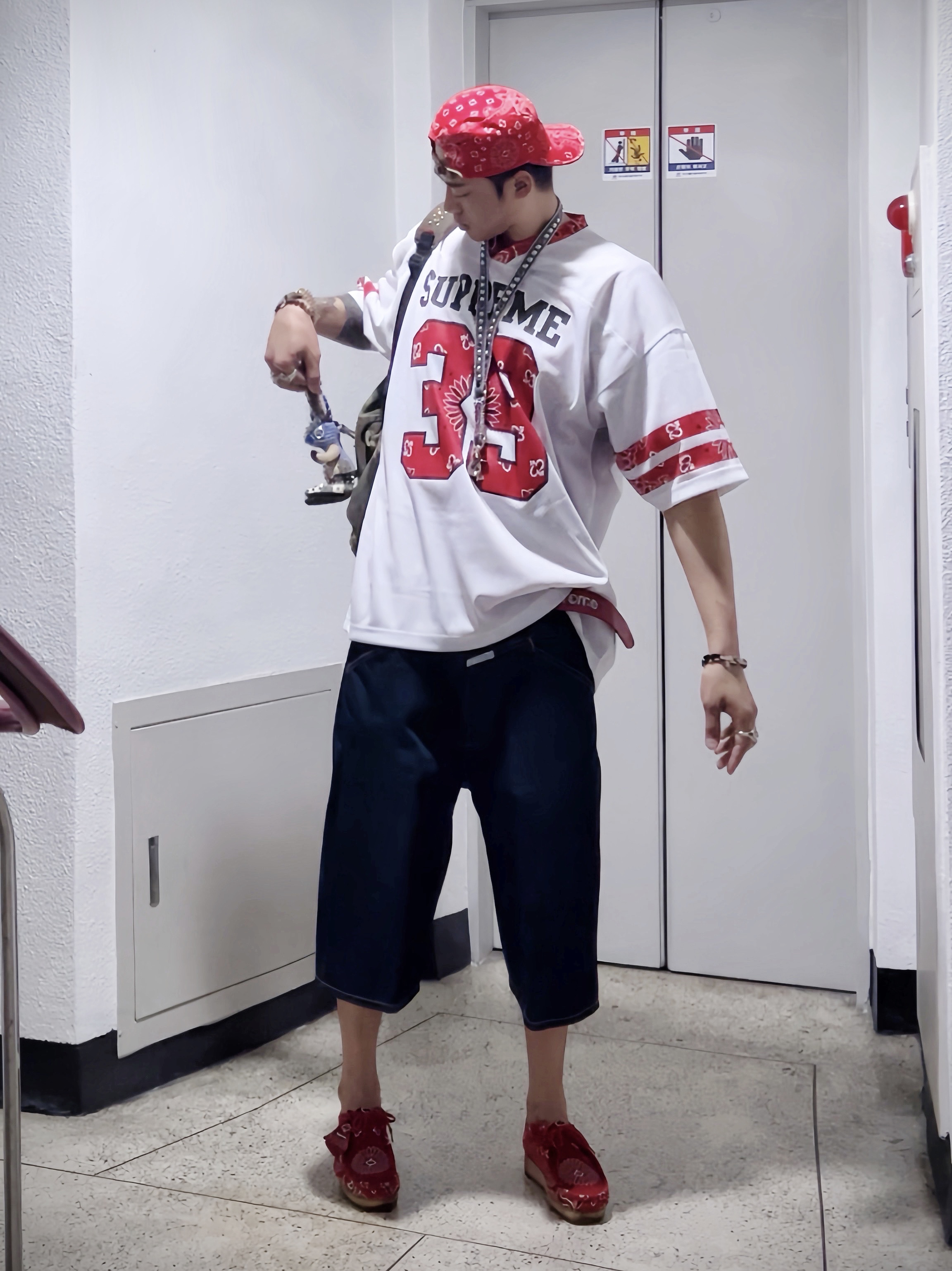 Supreme Bandana Camp Cap Red - 21SS, Supreme Small Box T-Shirt Red Bandana - 21SS 착용 스타일 - 1