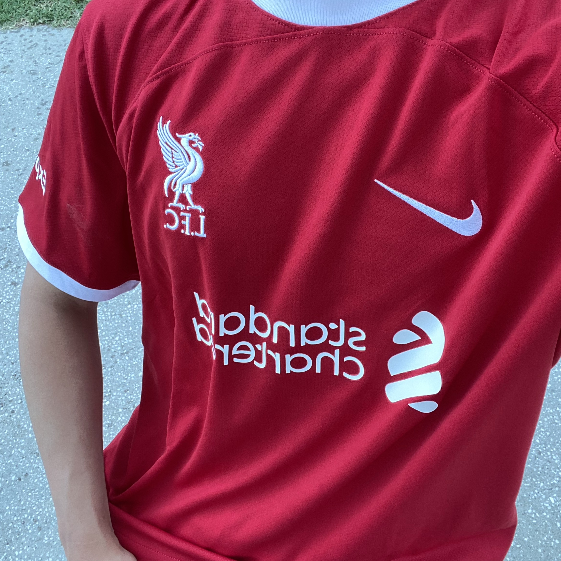 Nike Liverpool FC 2023/24 Dri-Fit Stadium Home Jersey Gym Red (Non Marking Ver.) 착용 스타일