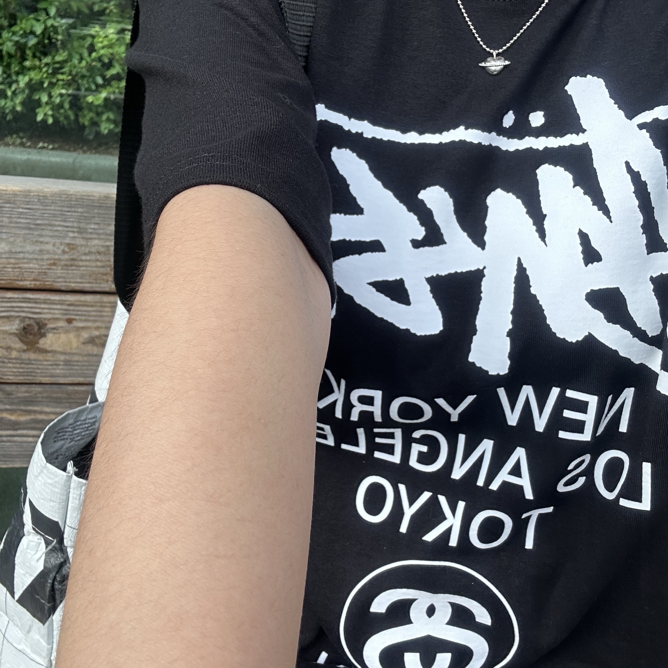 Stussy World Tour T-Shirt Black 2024,2025 착용 스타일