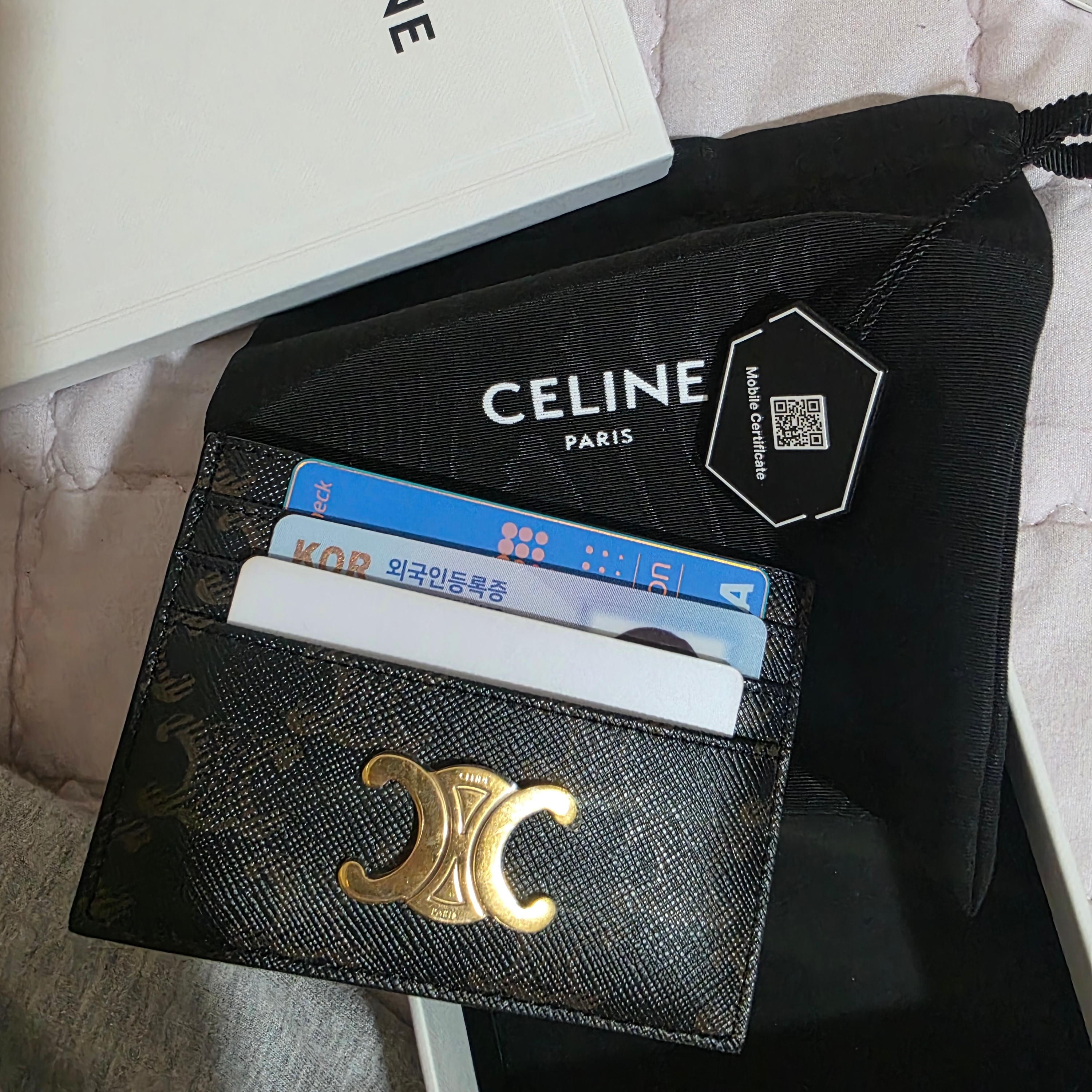 Celine Triomphe Card Holder in Triomphe Canvas Tan 착용 스타일