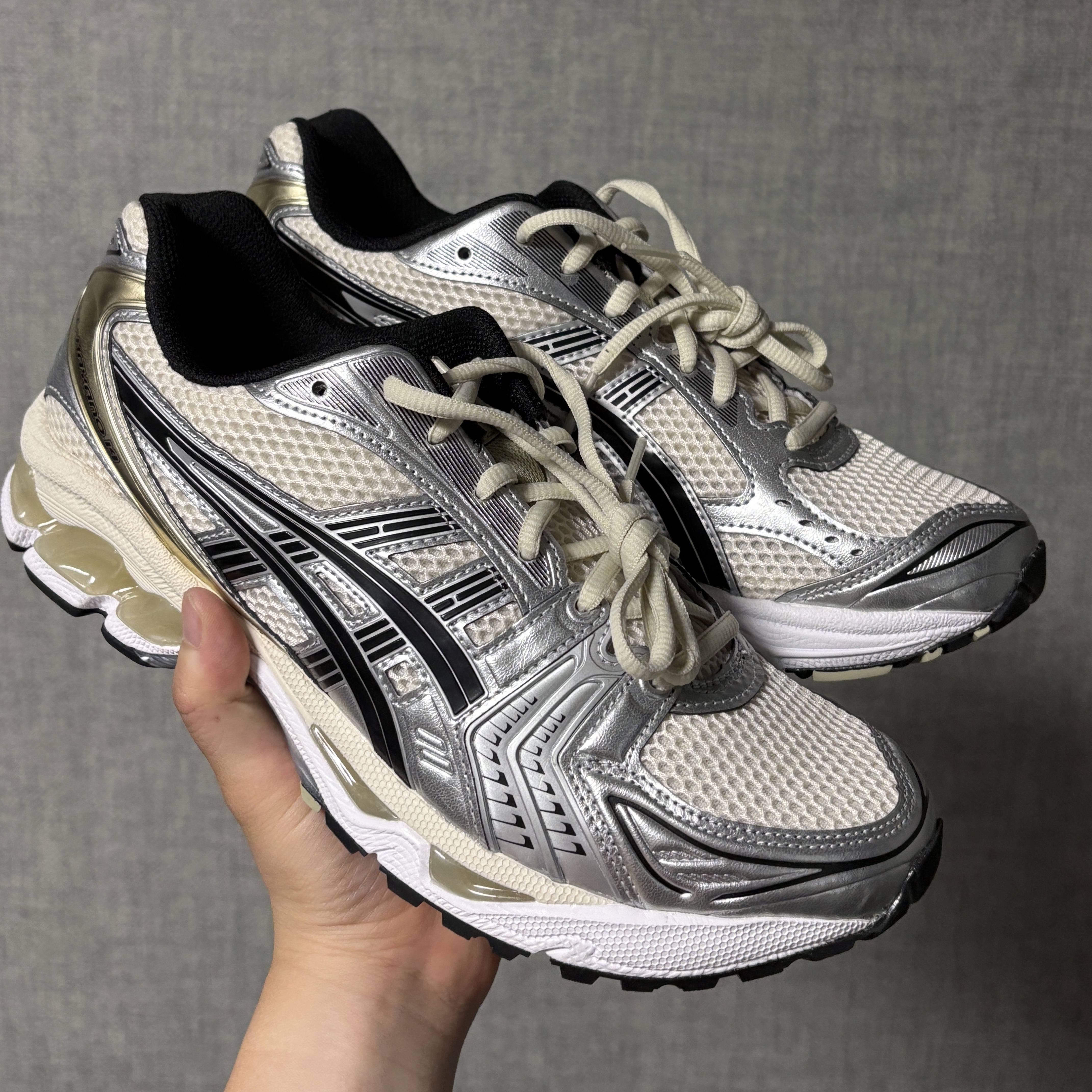 Asics Gel-Kayano 14 Birch Pure Silver 착용 스타일 - 1
