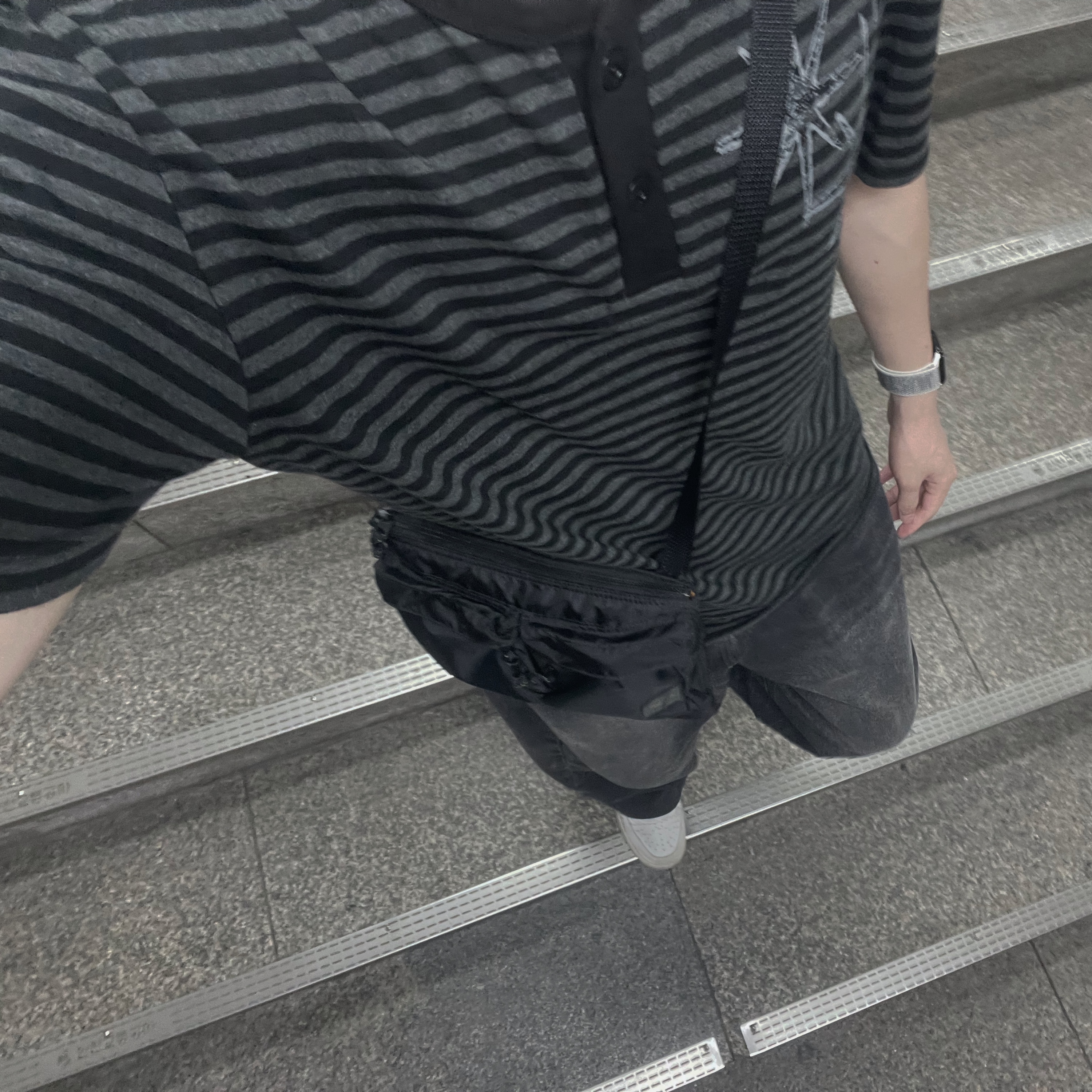 Porter Porterforce Shoulder Bag Black 착용 스타일