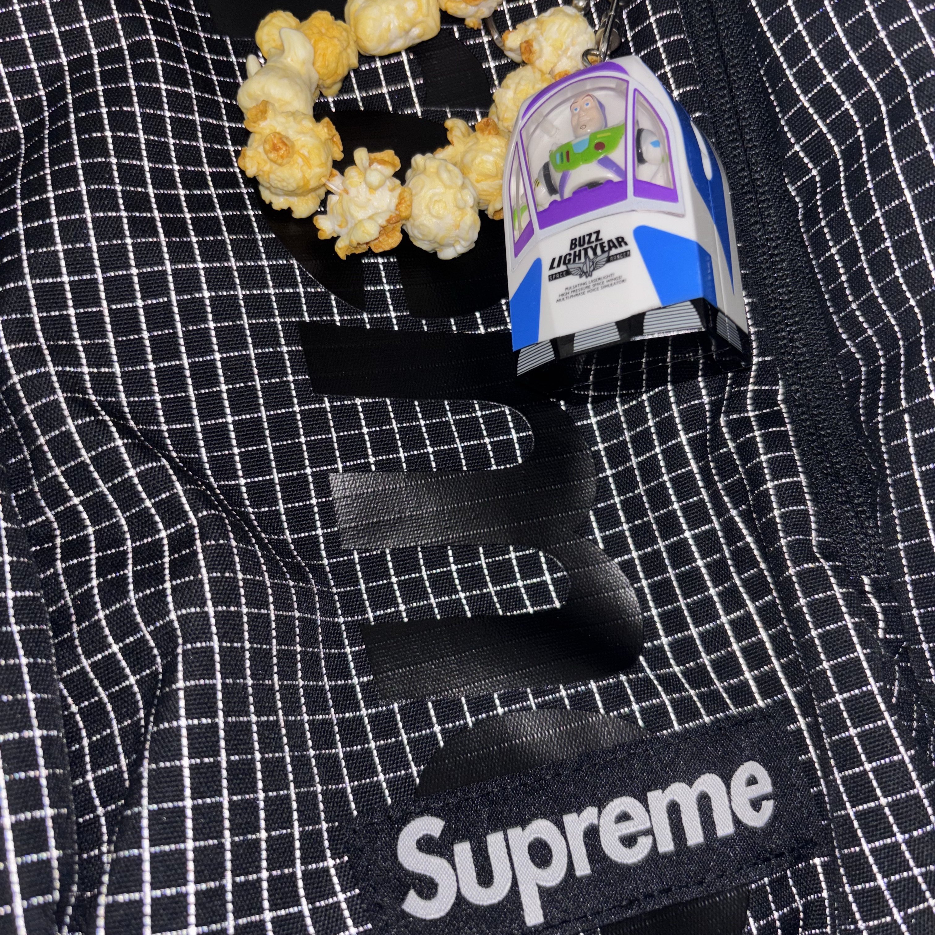 Supreme Backpack Black - 24SS 착용 스타일
