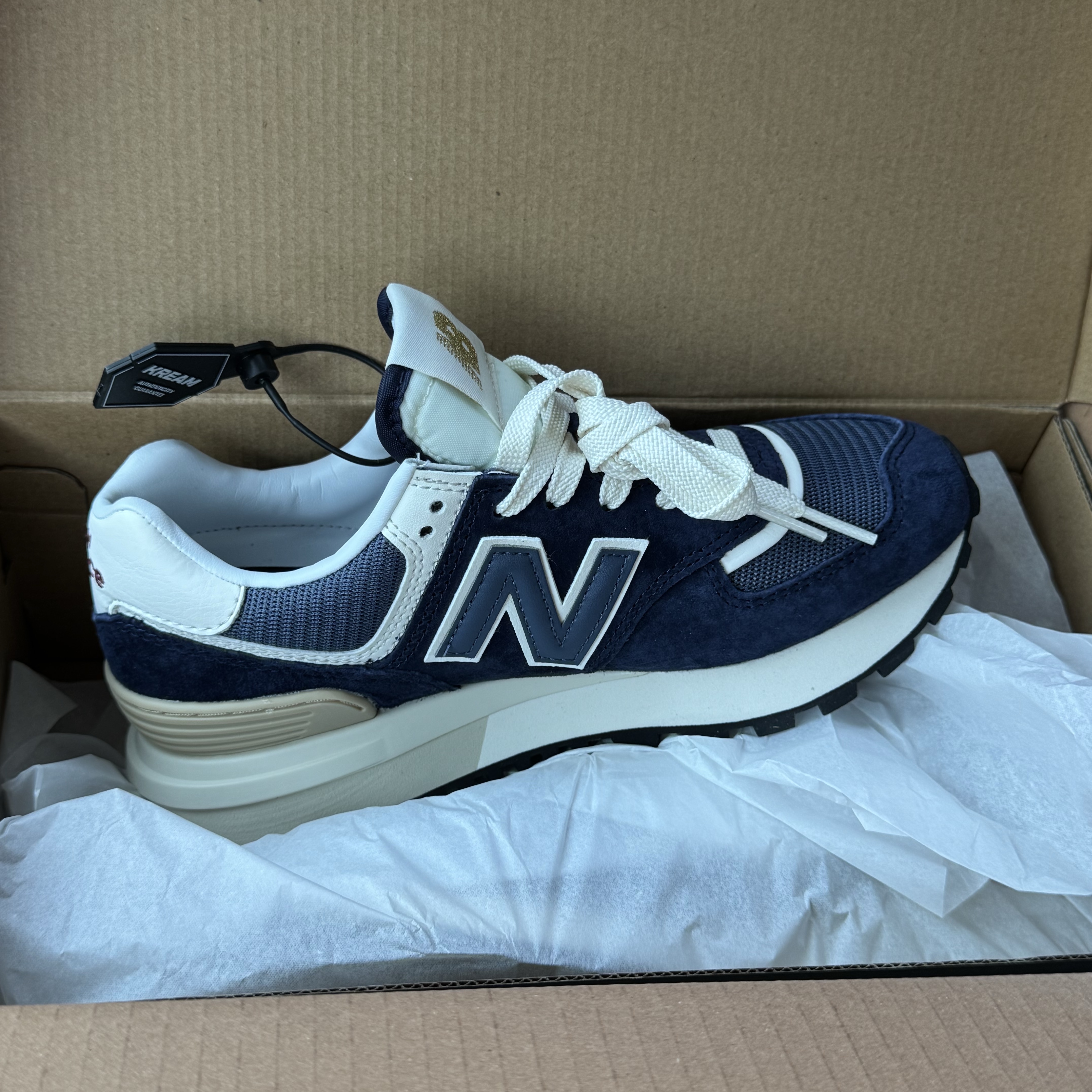 New Balance 574 Legacy Navy 착용 스타일 - 1