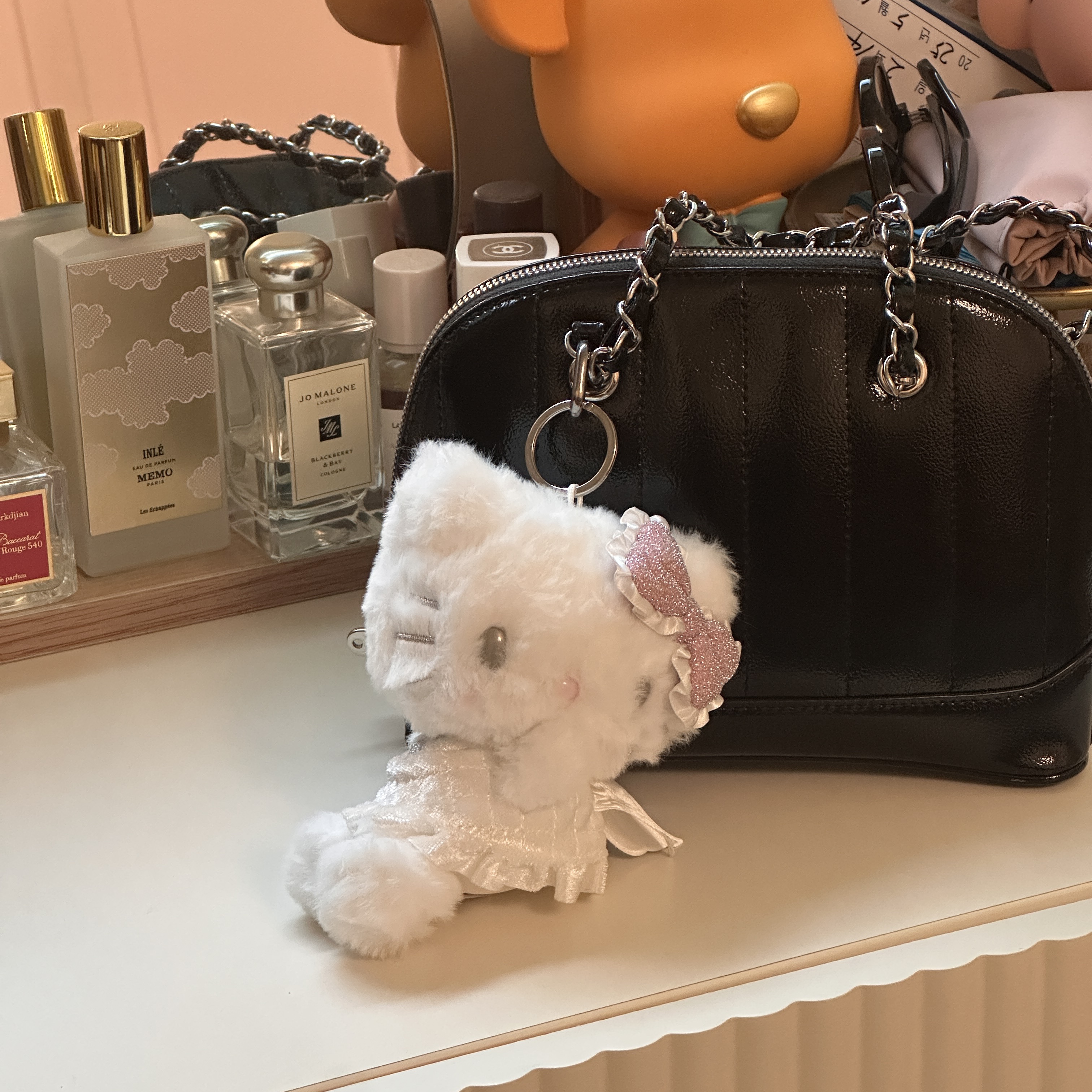 Sanrio Hello Kitty Angel Mascot Holder 착용 스타일