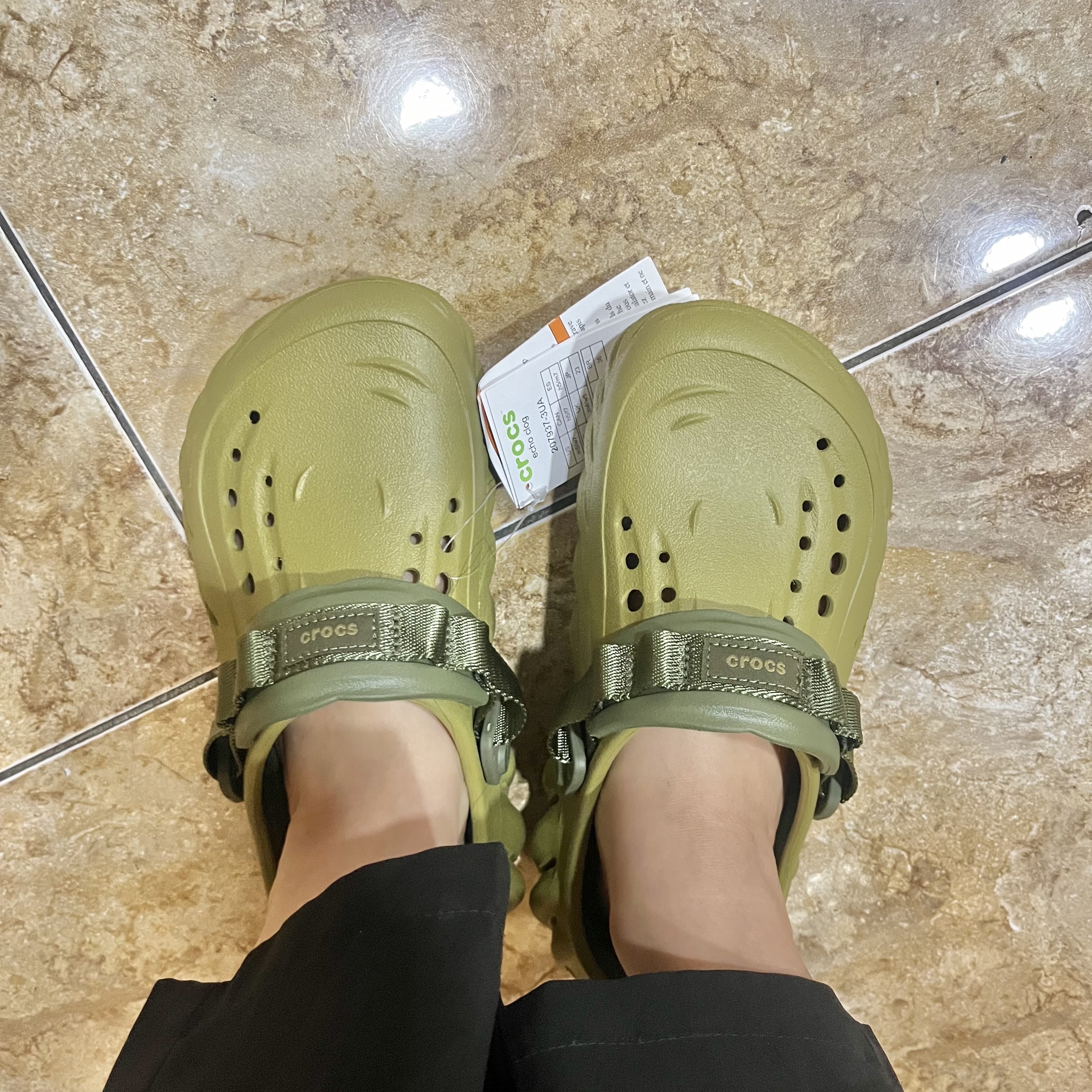 Crocs Echo Clog Aloe 착용 스타일