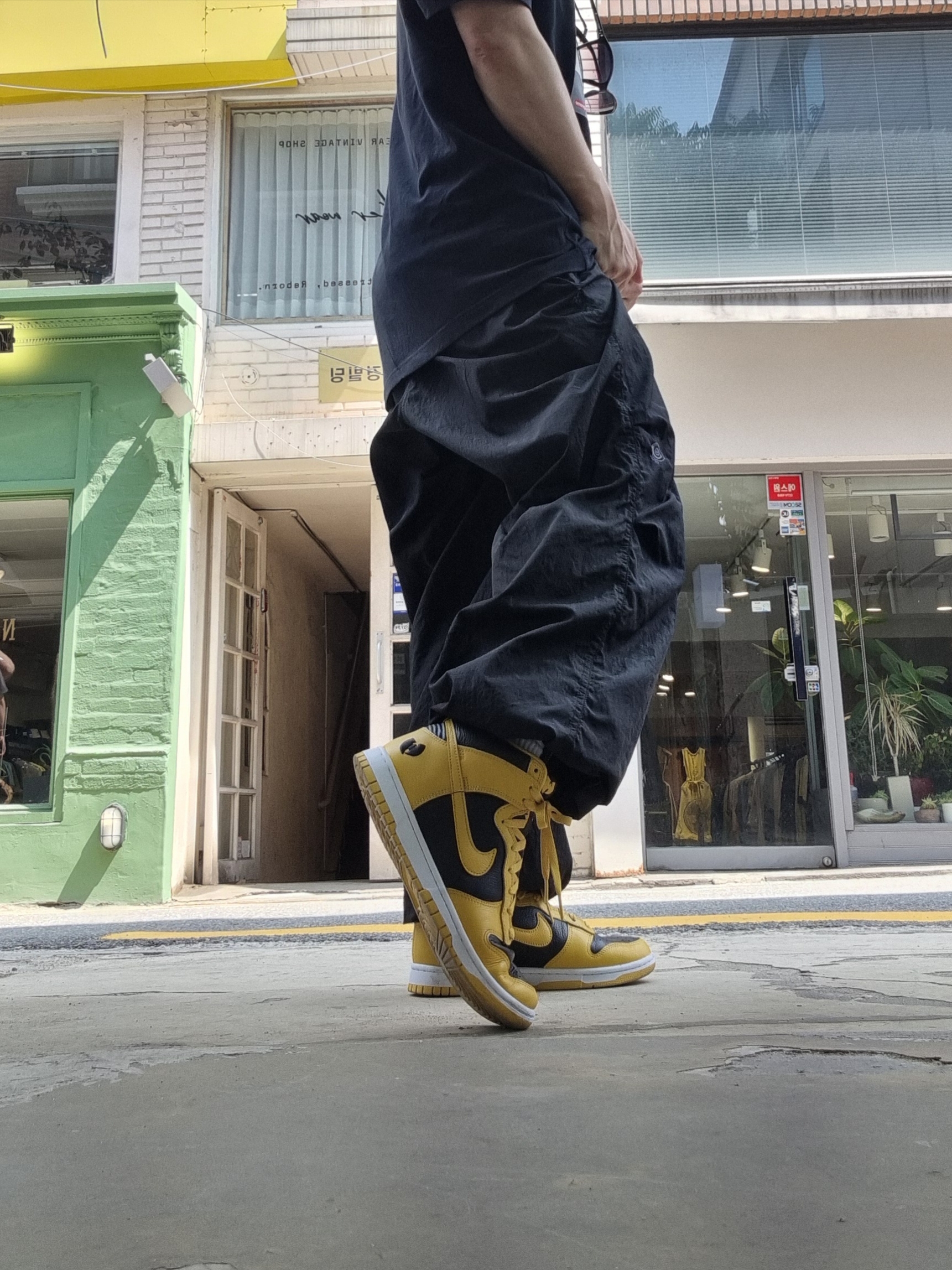 Nike Wu-Tang Clan Dunk High Black and Pollen, Supreme x Jordan Biggie S/S Top Black - 24FW 착용 스타일 - 2