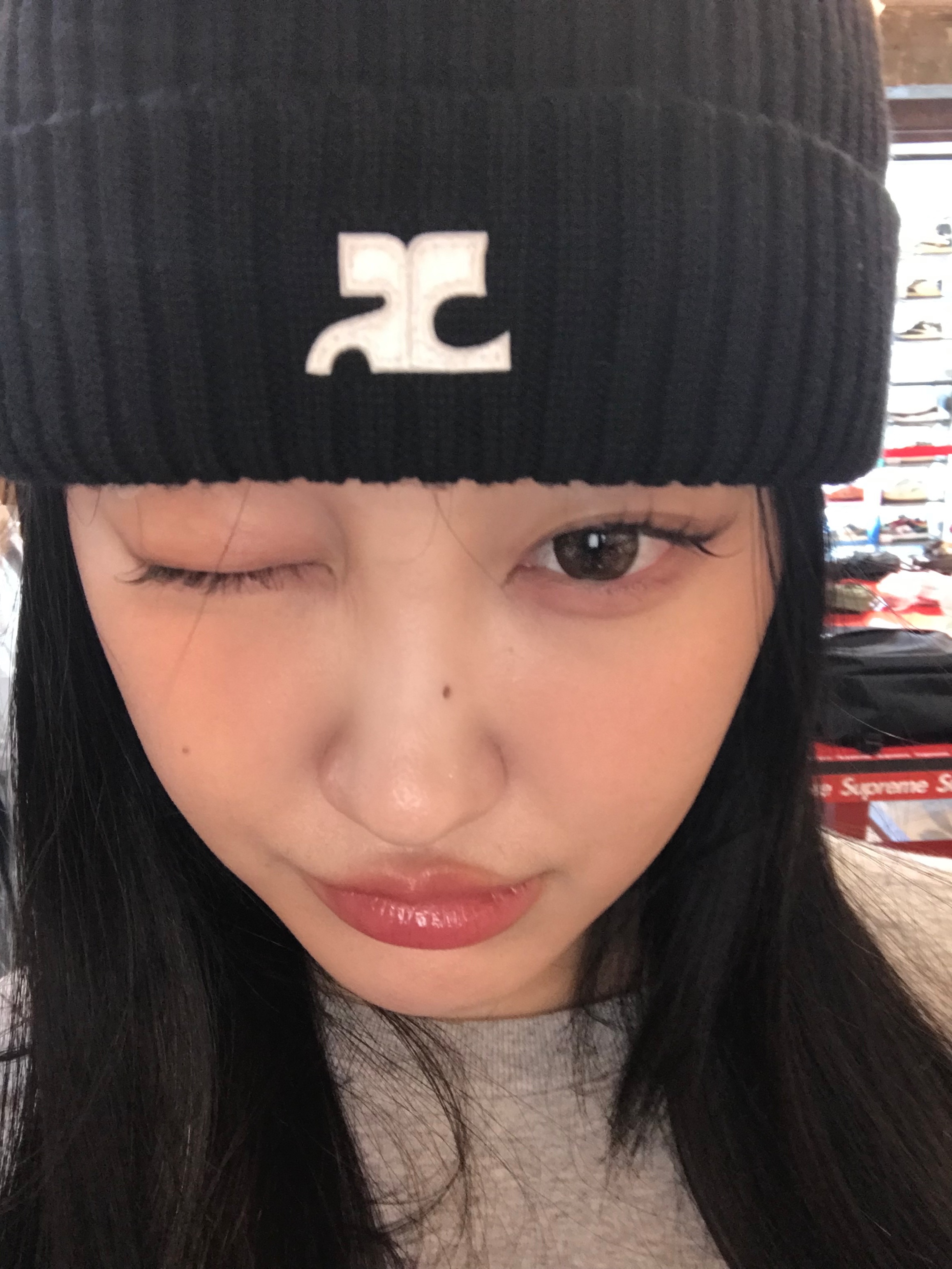 (W) Courreges AC Rib Knit Beanie Black White 착용 스타일 - 3