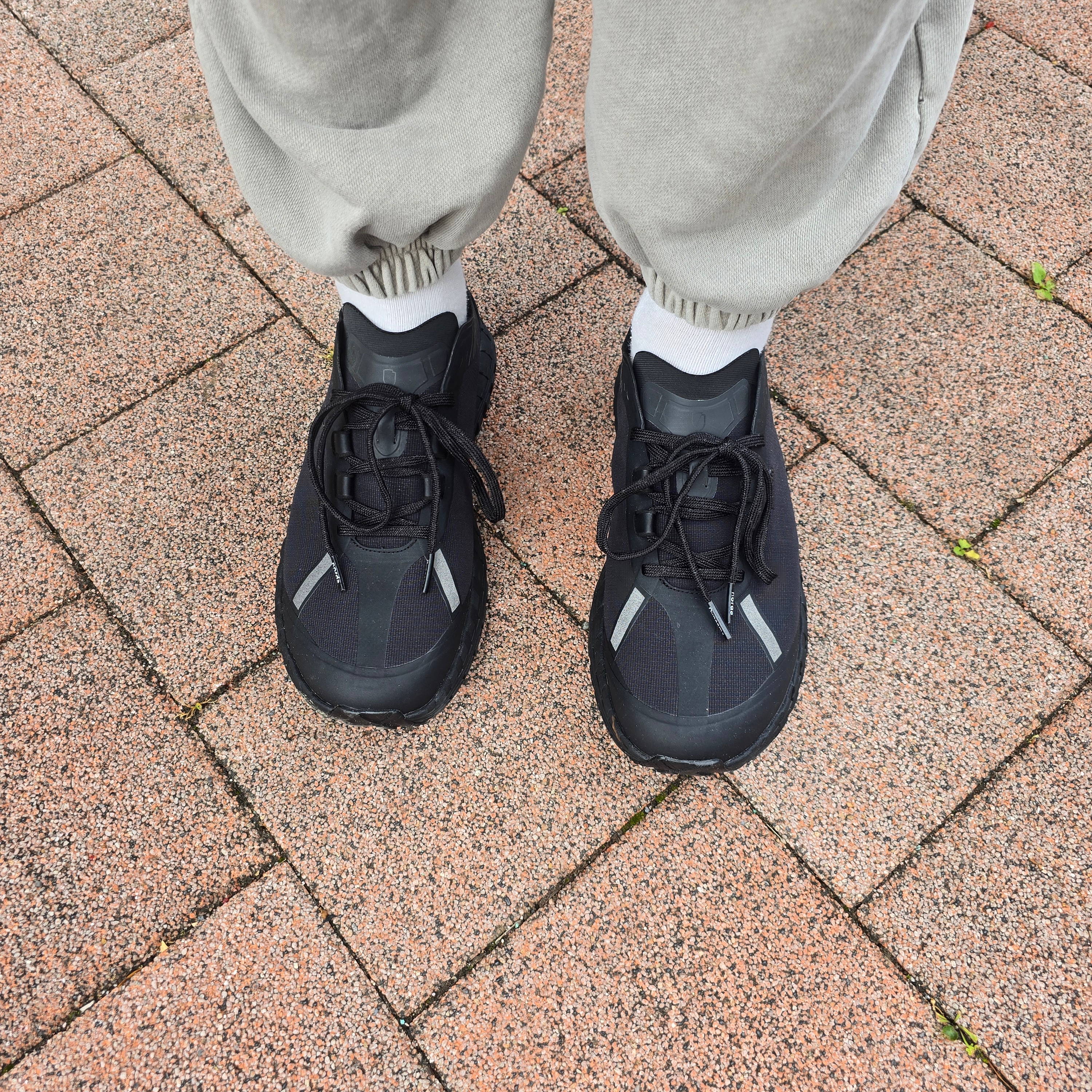 Norda 001/A Stealth Black 착용 스타일