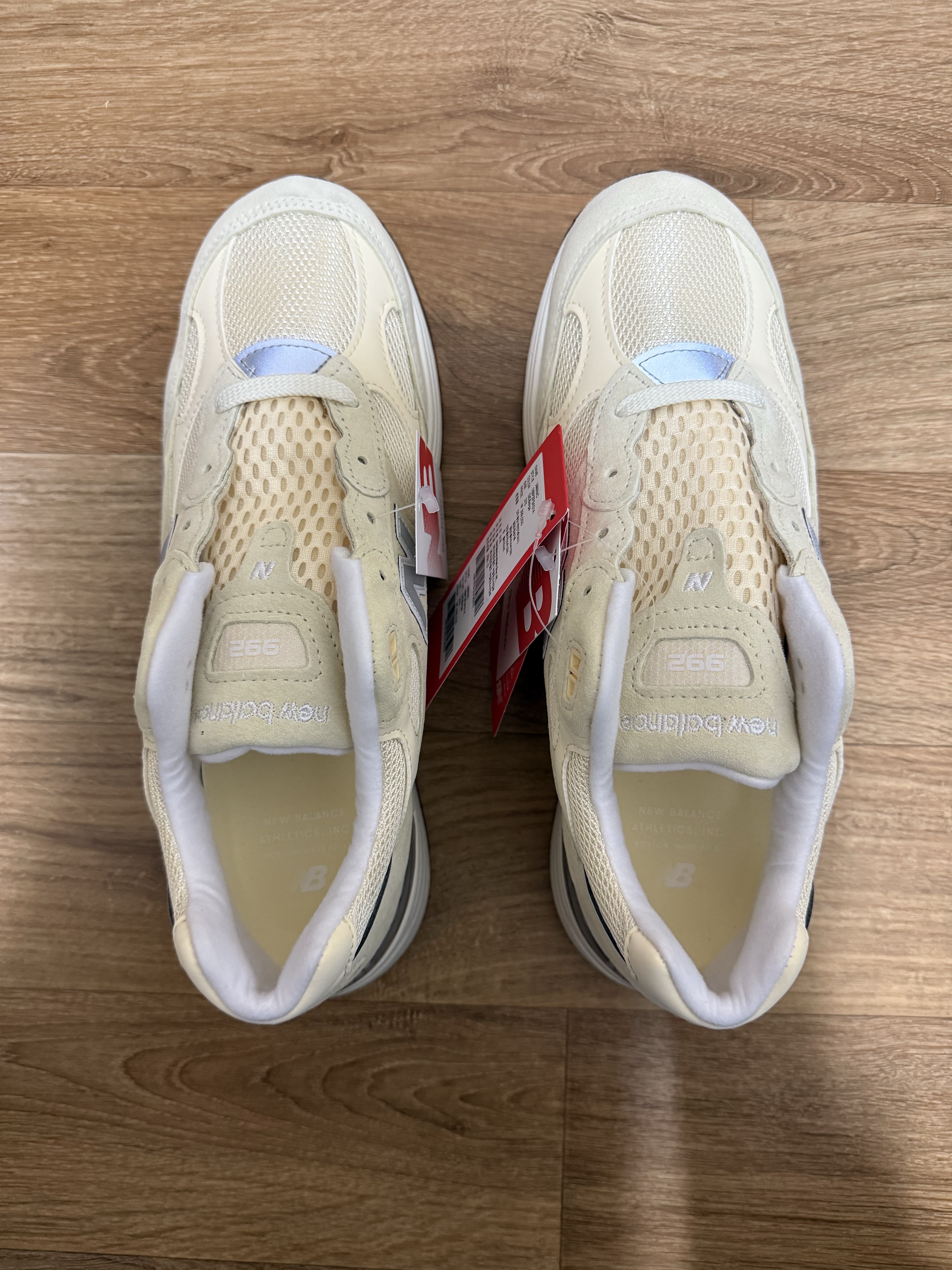 New Balance 992 Made in USA Calcium Raw Cashew 착용 스타일 - 3