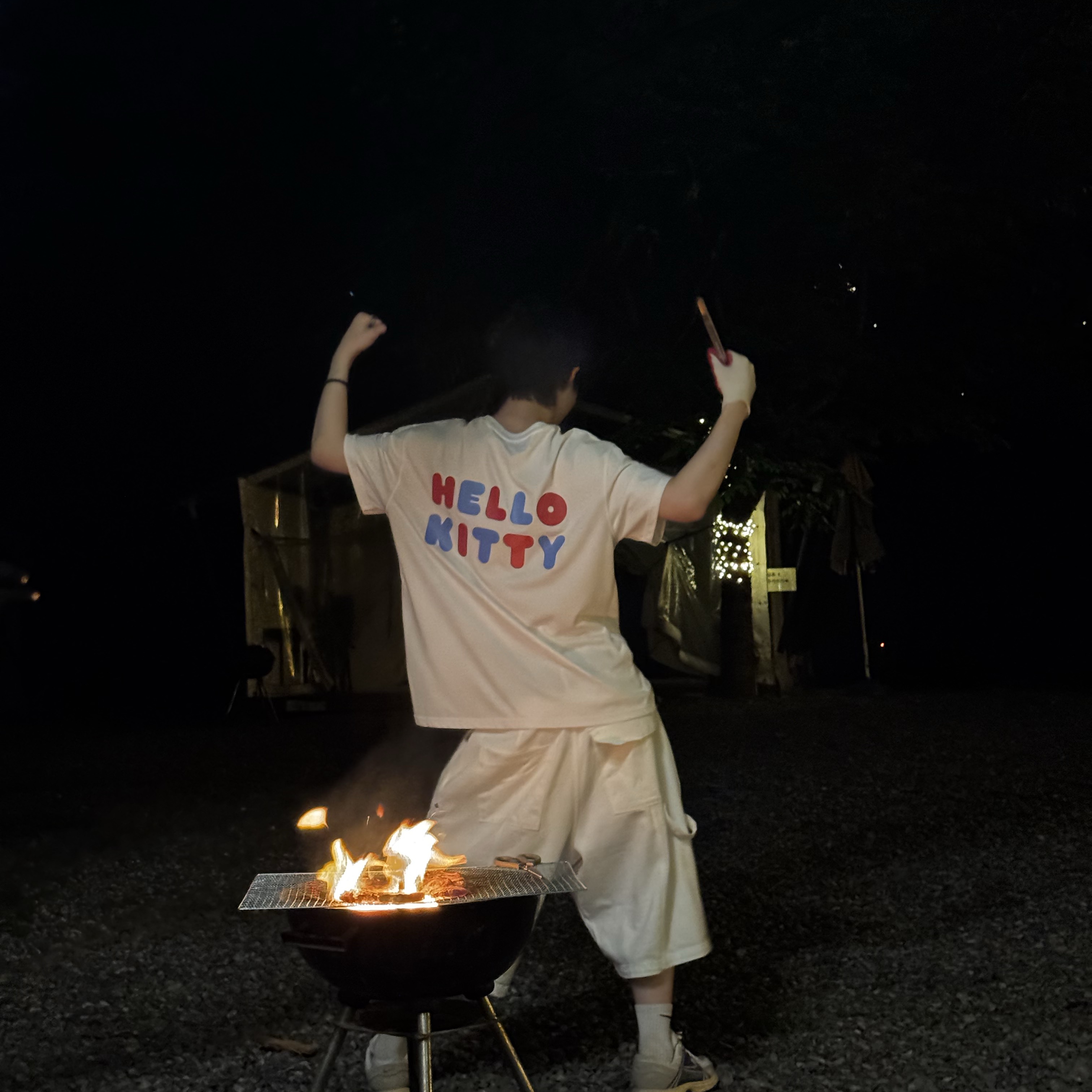 Open Yy x Hello Kitty T-Shirt White 착용 스타일 - 3