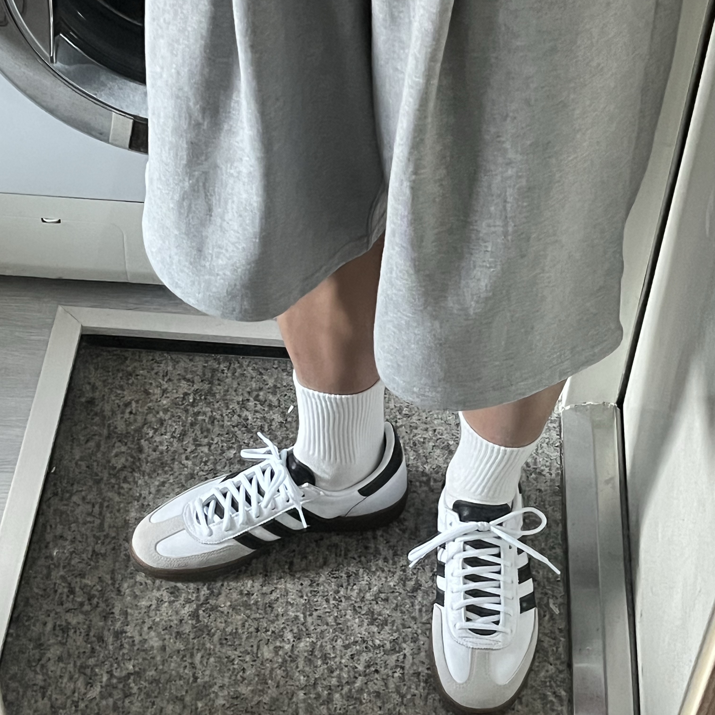 Adidas Spezial Handball White Core Black 착용 스타일 - 1