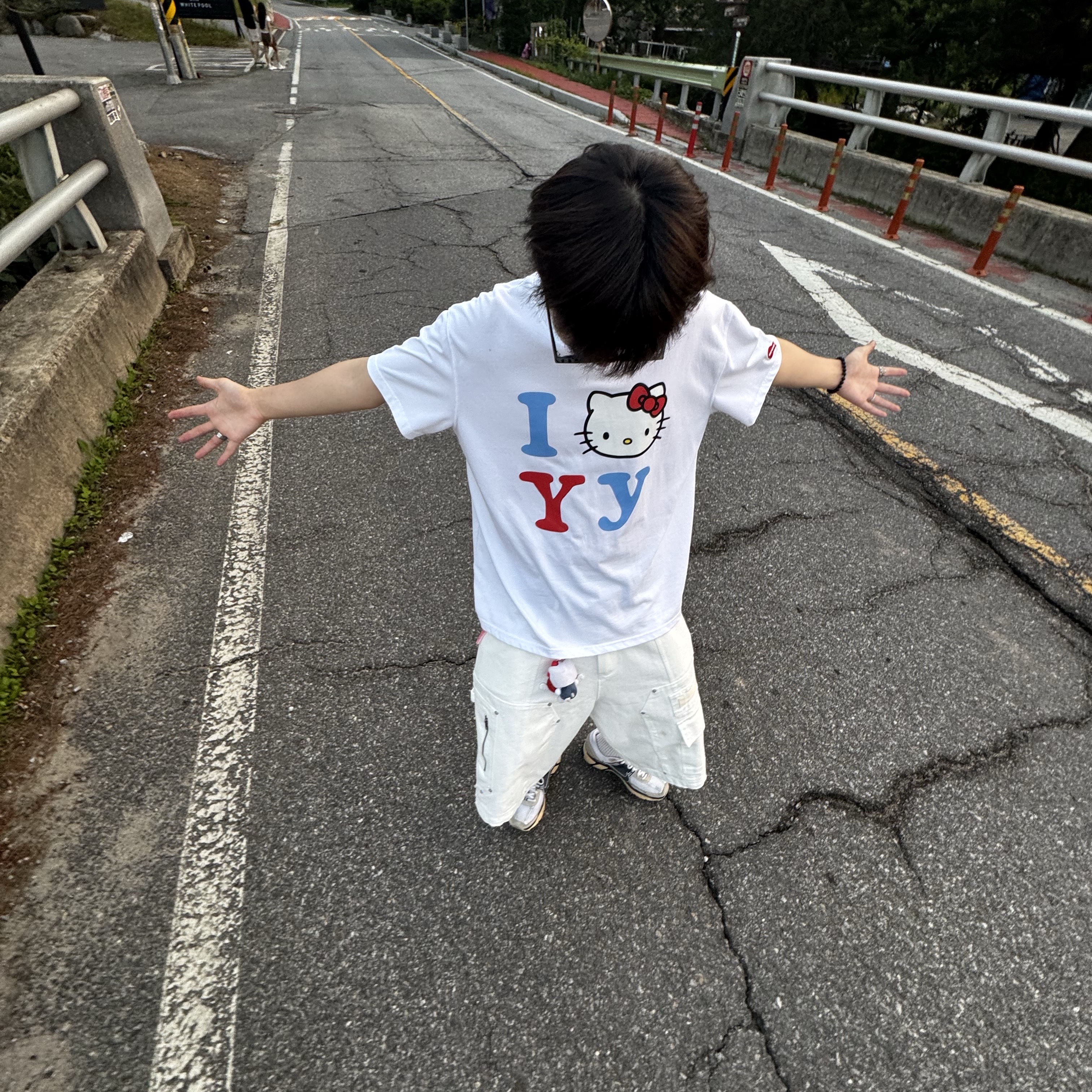 Open Yy x Hello Kitty T-Shirt White 착용 스타일 - 1
