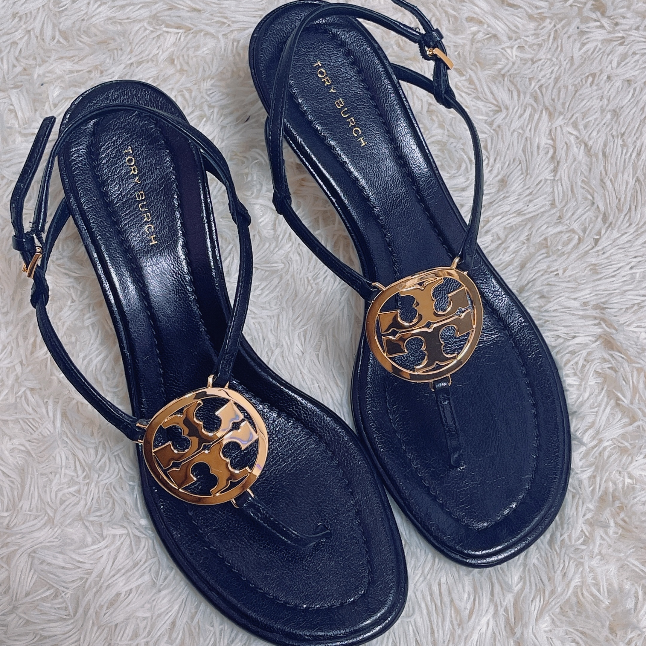 (W) Tory Burch Miller Low Heel Sandal Perfect Black 착용 스타일 - 1