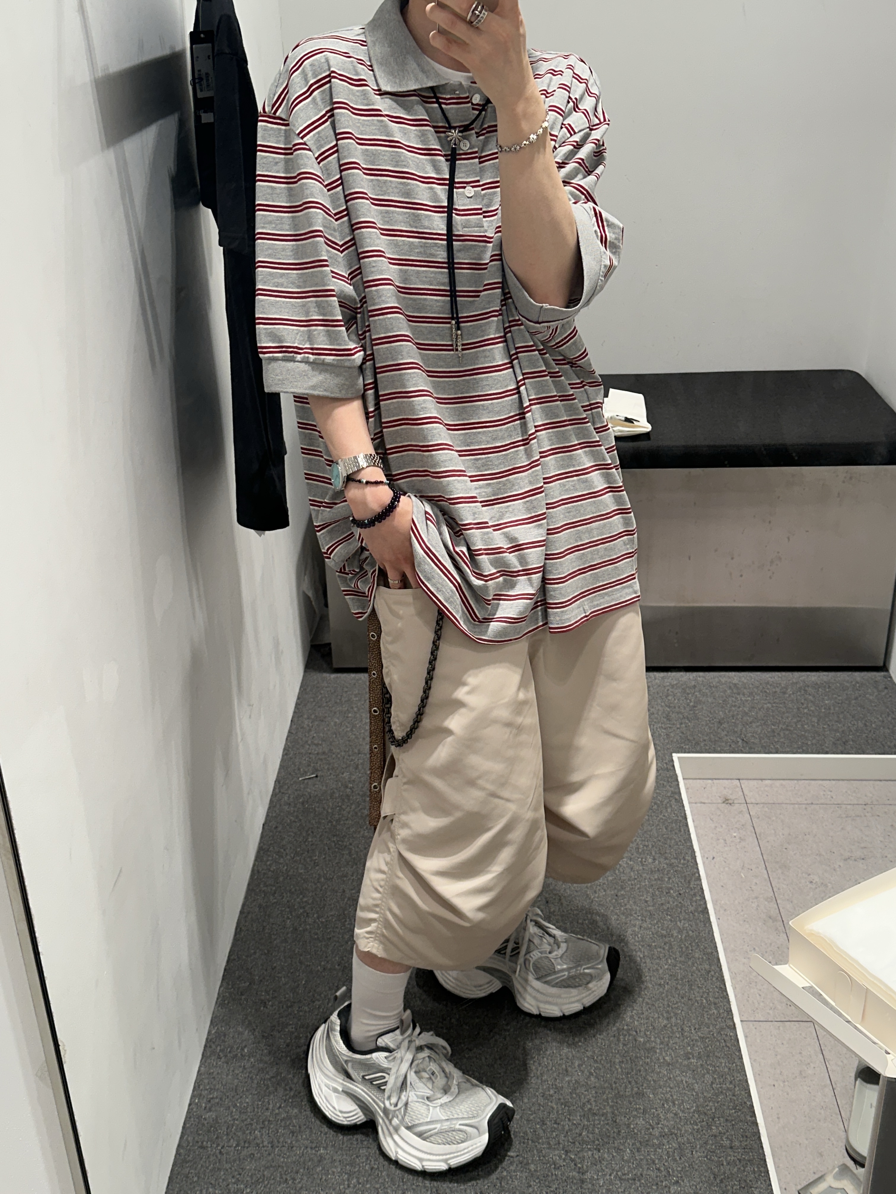 [KREAM 단독] MJD Oversized Stripe Polo Melange Grey, Kamien Titan Bermuda Pants Light Beige 착용 스타일 - 7