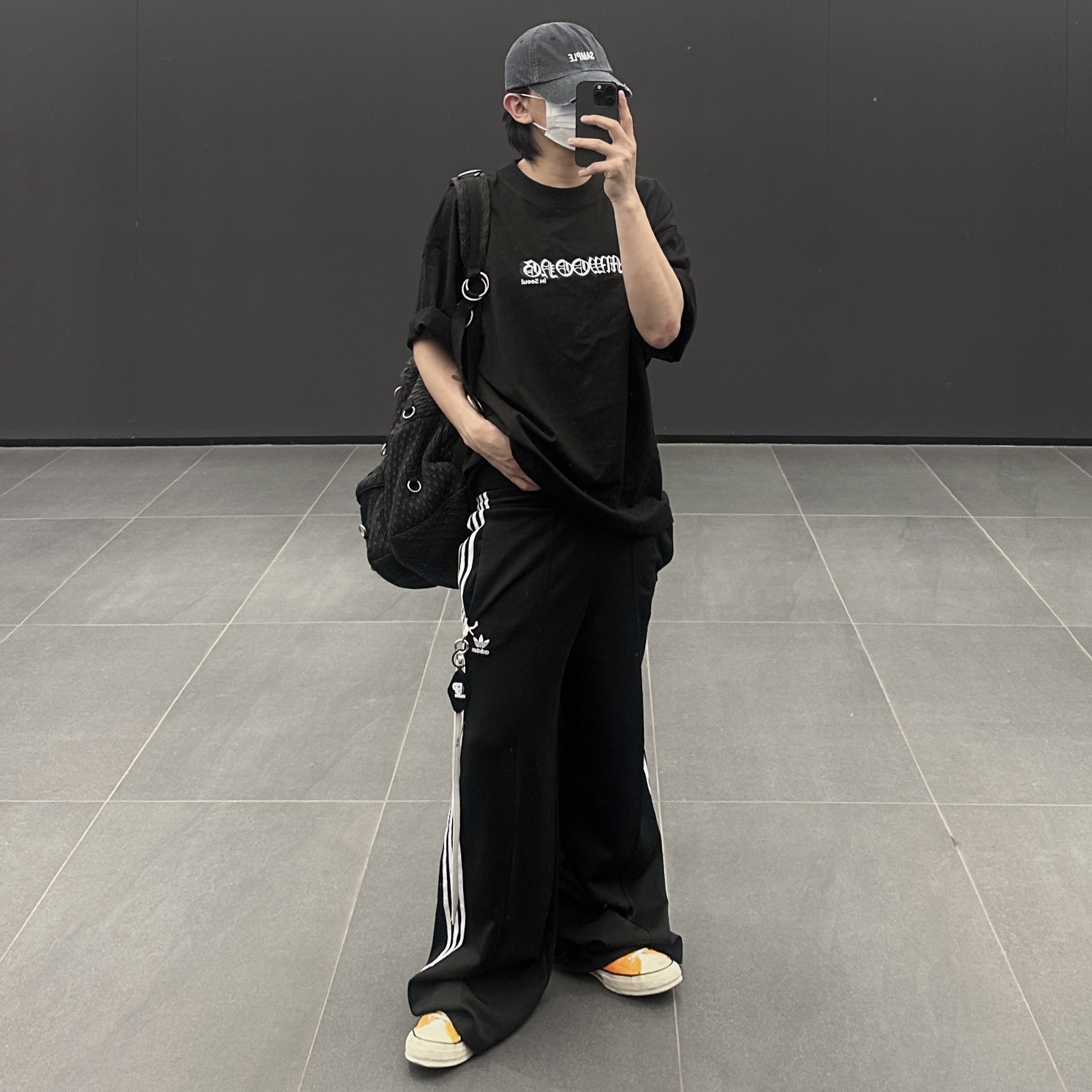 (W) Adidas Primeblue Relaxed Wide Leg Pants Black - KR Sizing, Converse Chuck 70 Ox Archive Print Flames White 착용 스타일 - 2