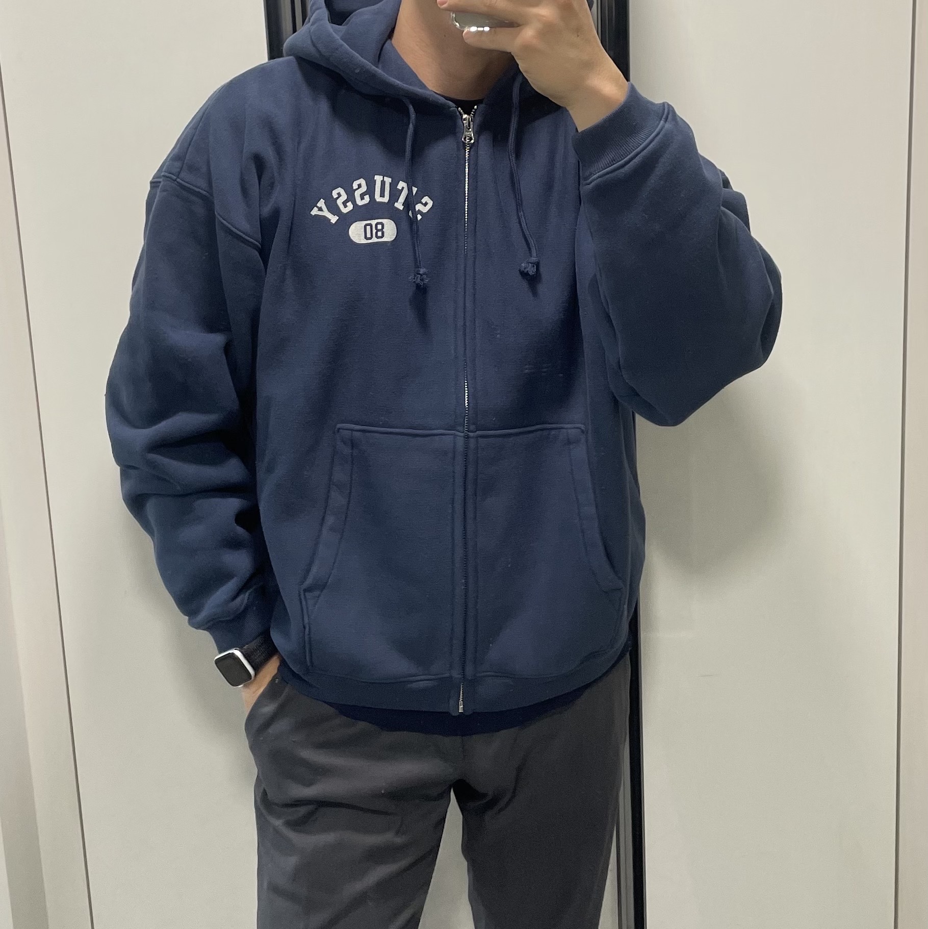 Stussy Varsity Zip Hoodie Navy 착용 스타일 - 2
