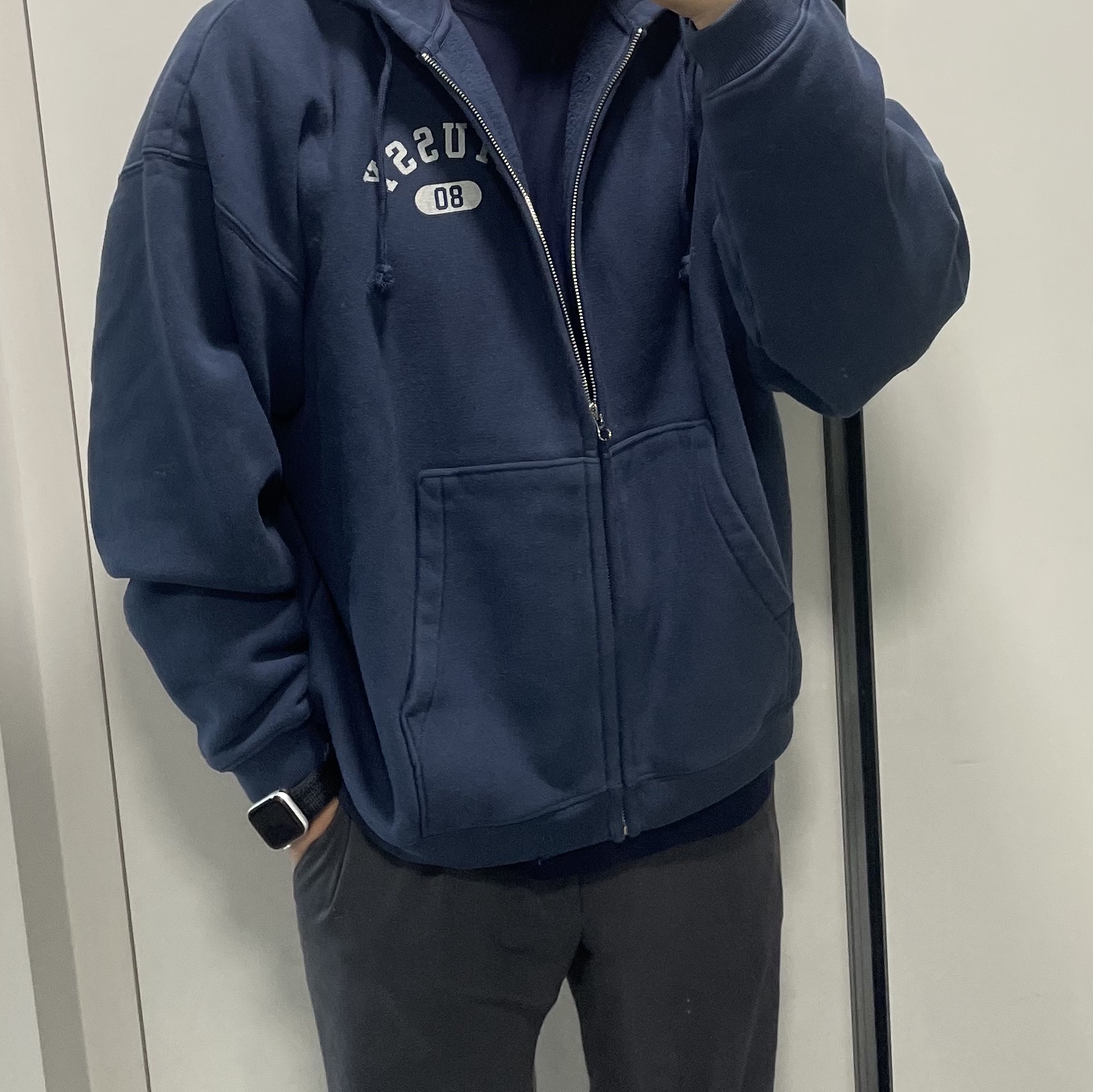 Stussy Varsity Zip Hoodie Navy 착용 스타일 - 3