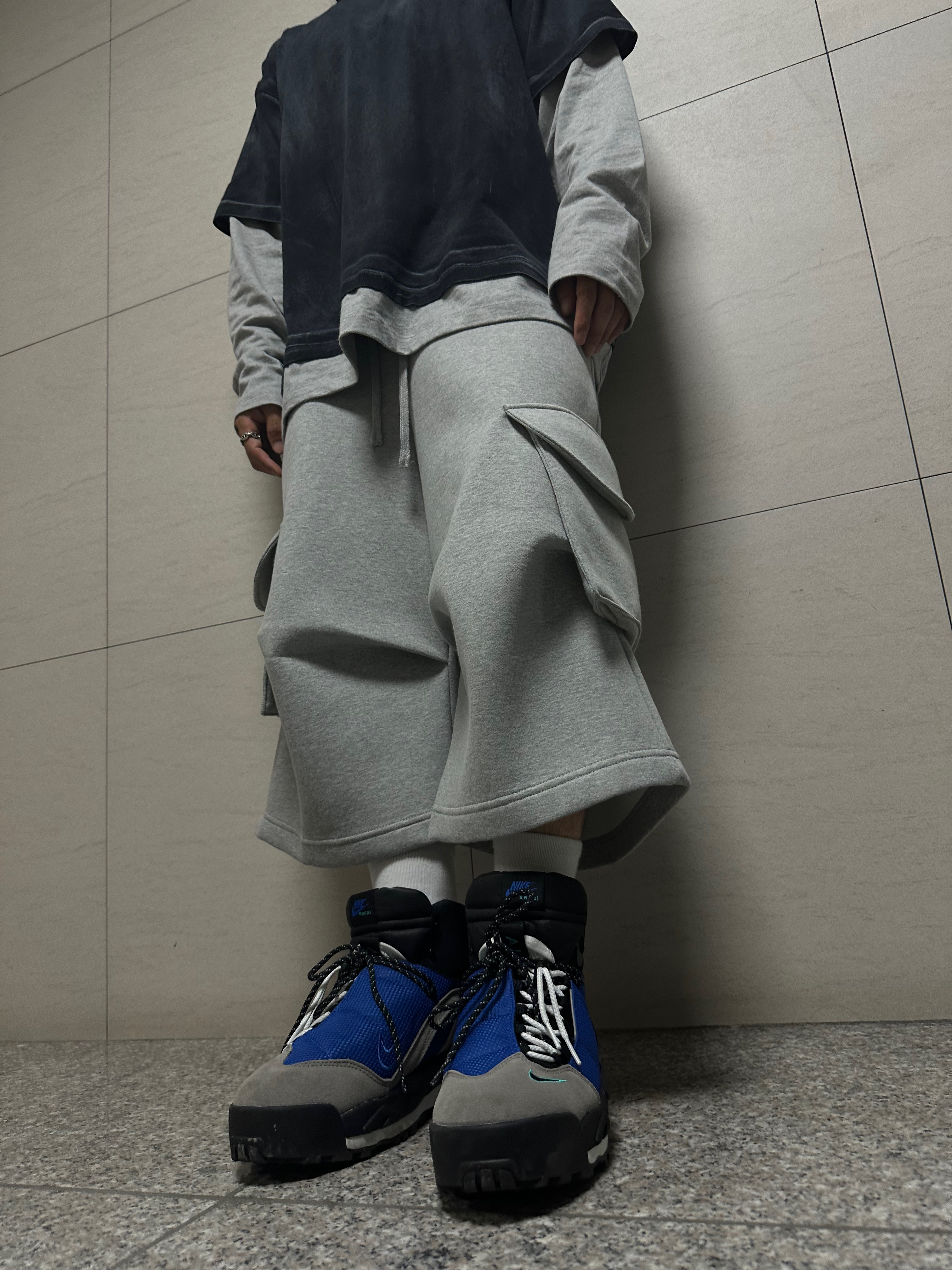 MJD x AAO Wide Cargo Bermuda Pants Grey, Nike x Sacai Magmascape SP Varsity Royal 착용 스타일 - 3