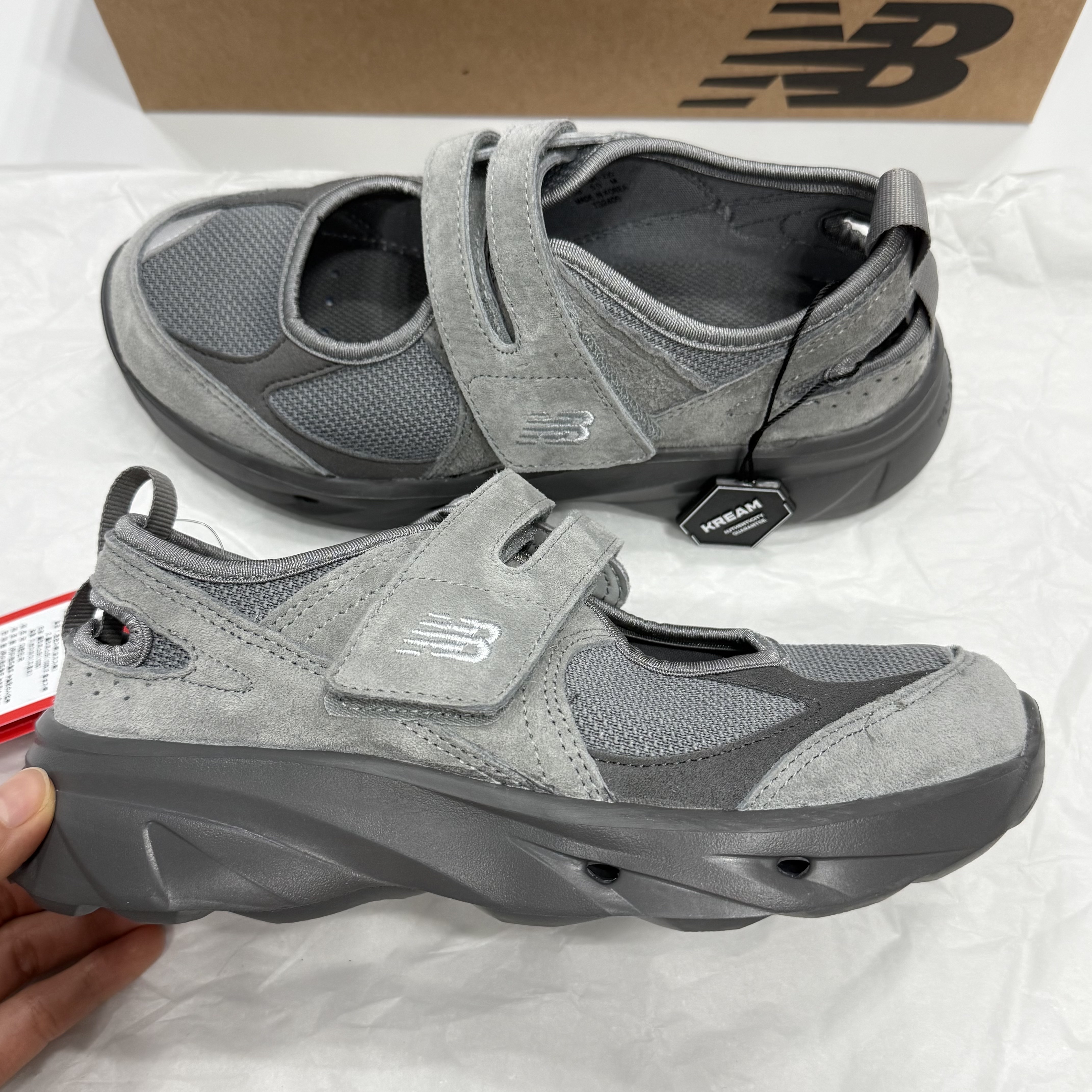 (W) New Balance Breeze SD2203 Grey 착용 스타일 - 1
