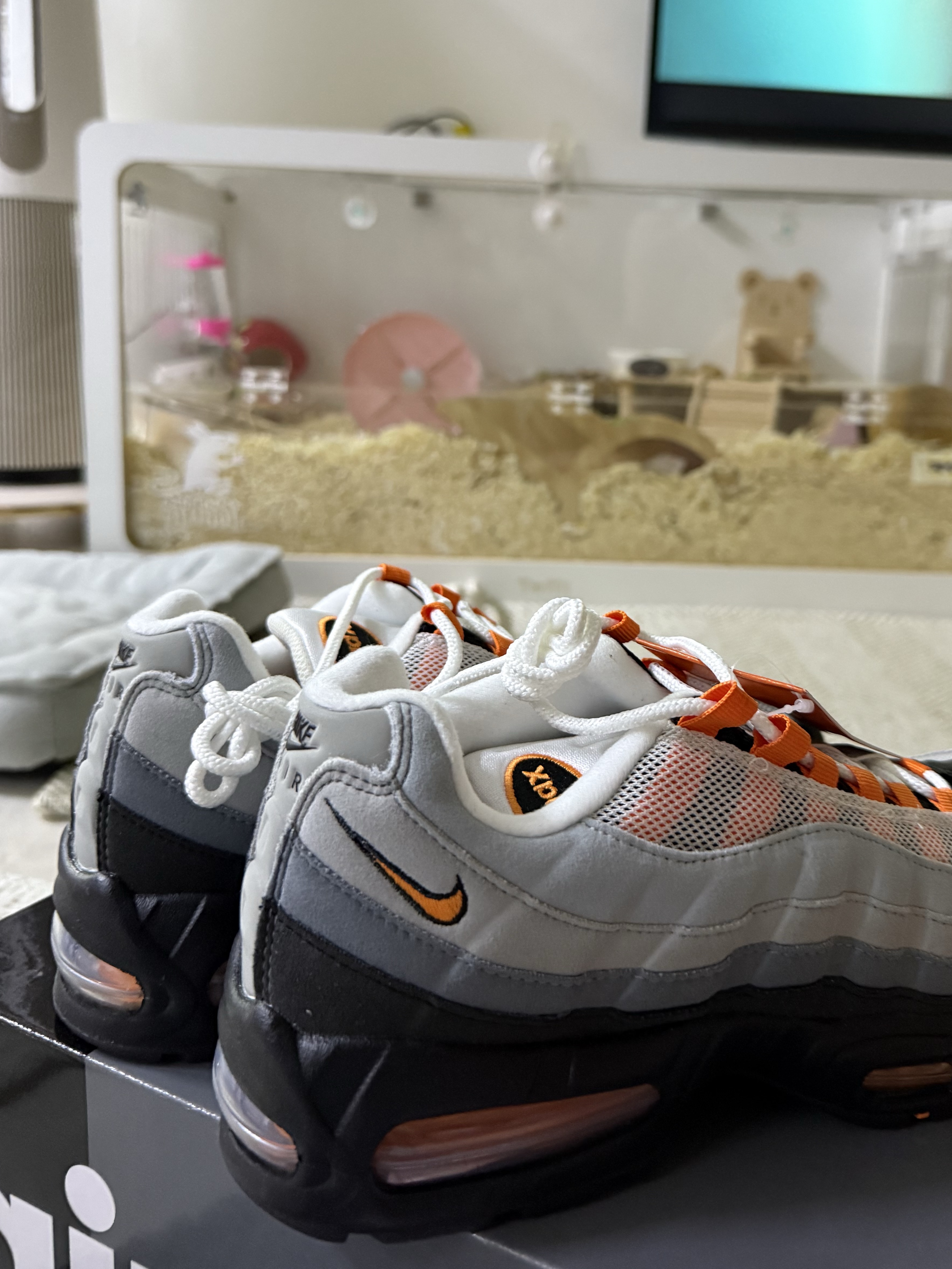 Nike Air Max 95 OG Bright Mandarin 착용 스타일 - 1